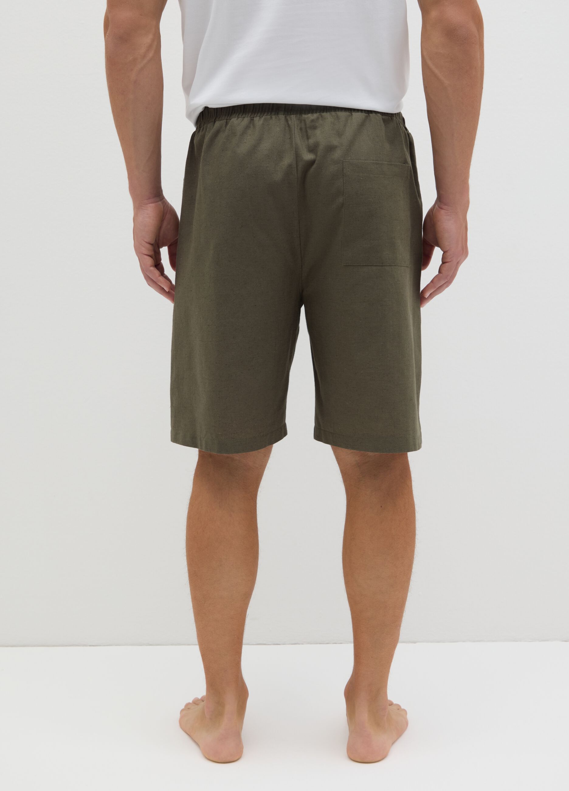 Pantaloncini pigiama da uomo in cotone e lino verde regular fit
