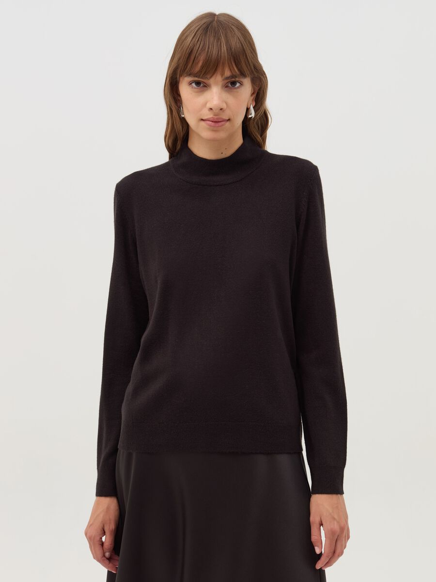 Long-sleeved top with mock neck_0