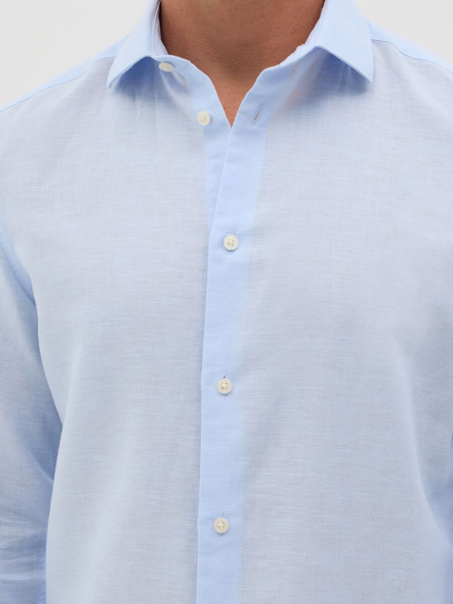 Men’s light blue slim-fit shirt in linen blend with cutaway collar_3