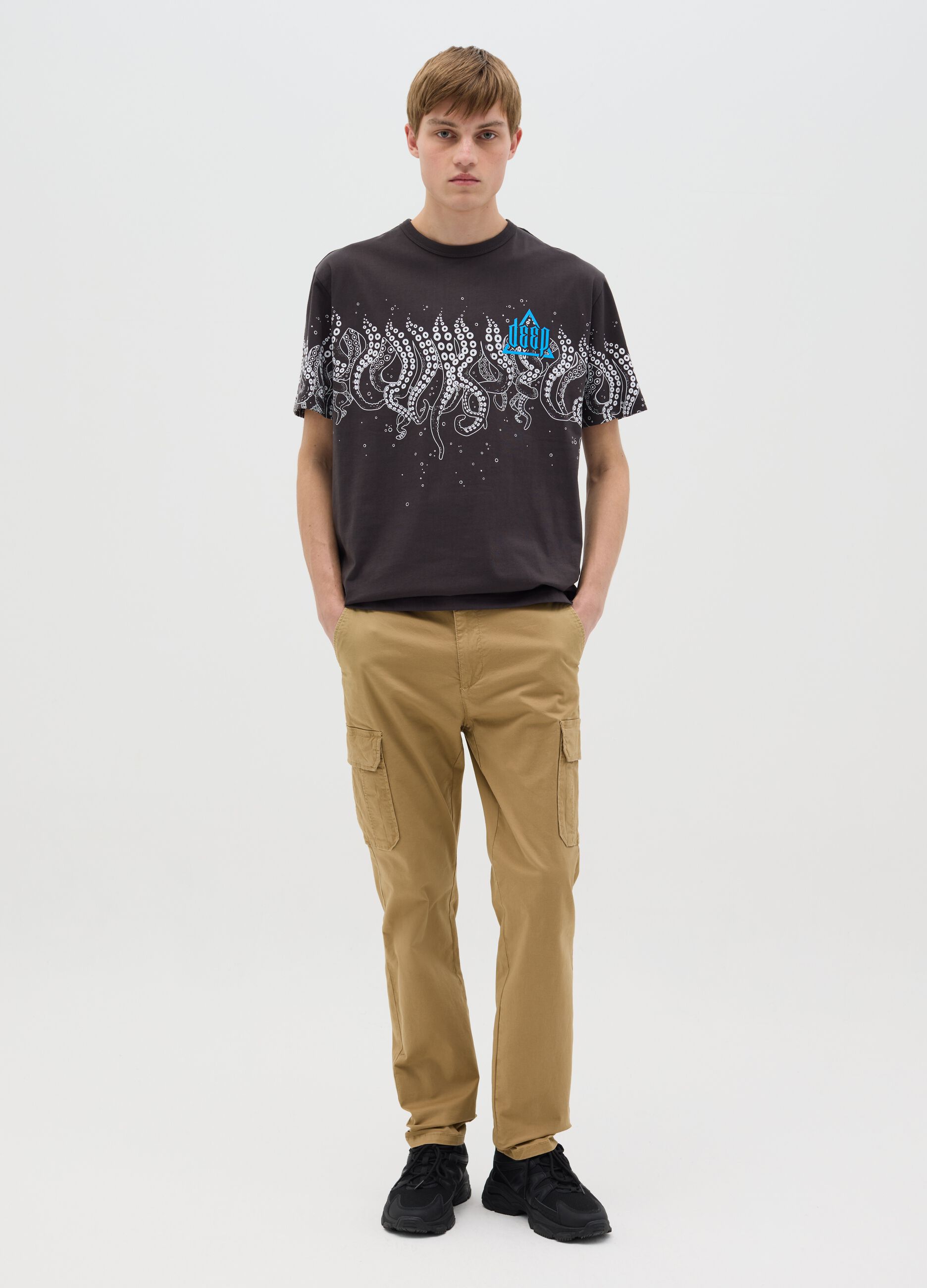 Black T-shirt with short sleeves and print