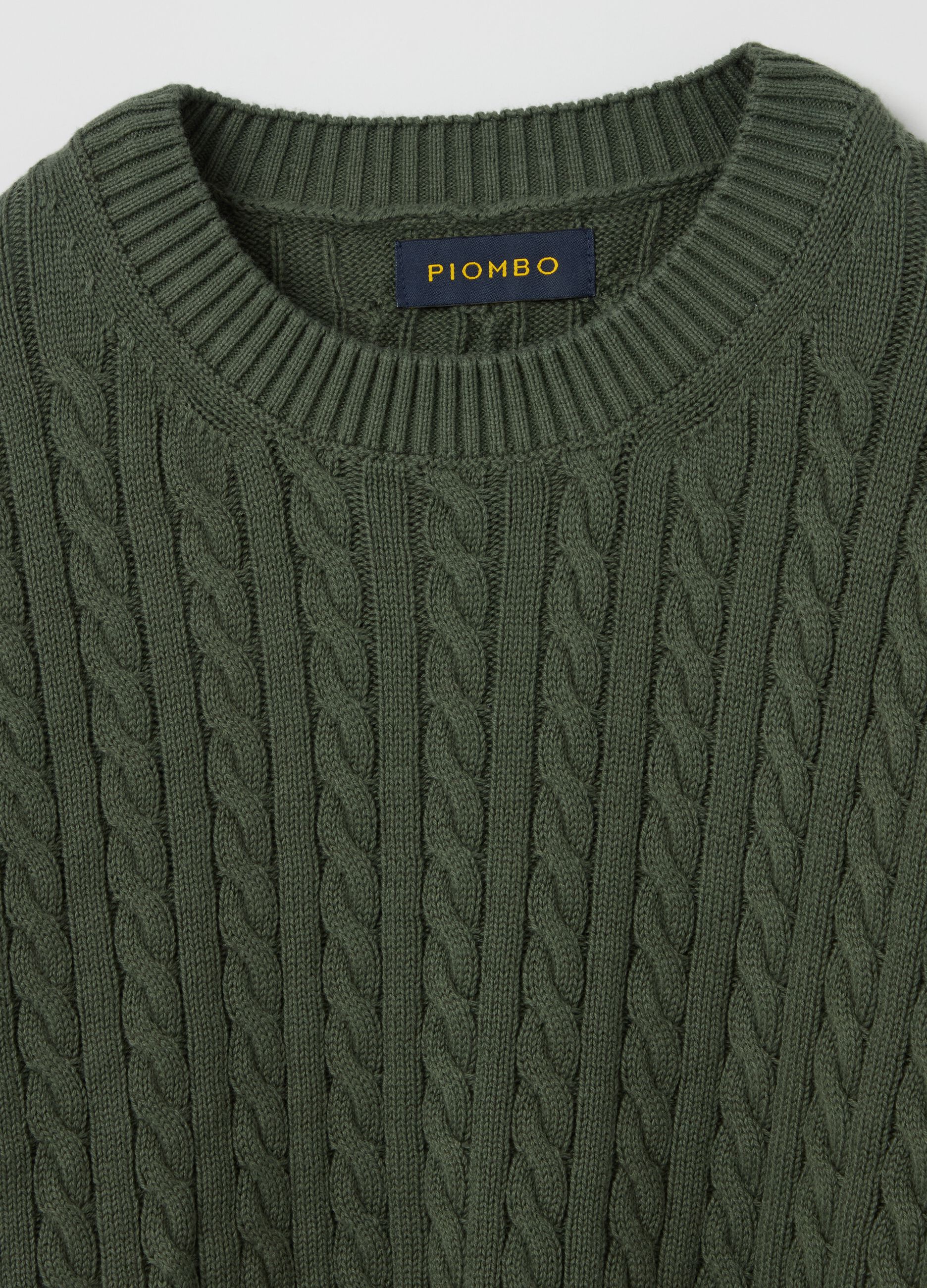 Ribbed pullover with cable-knit design