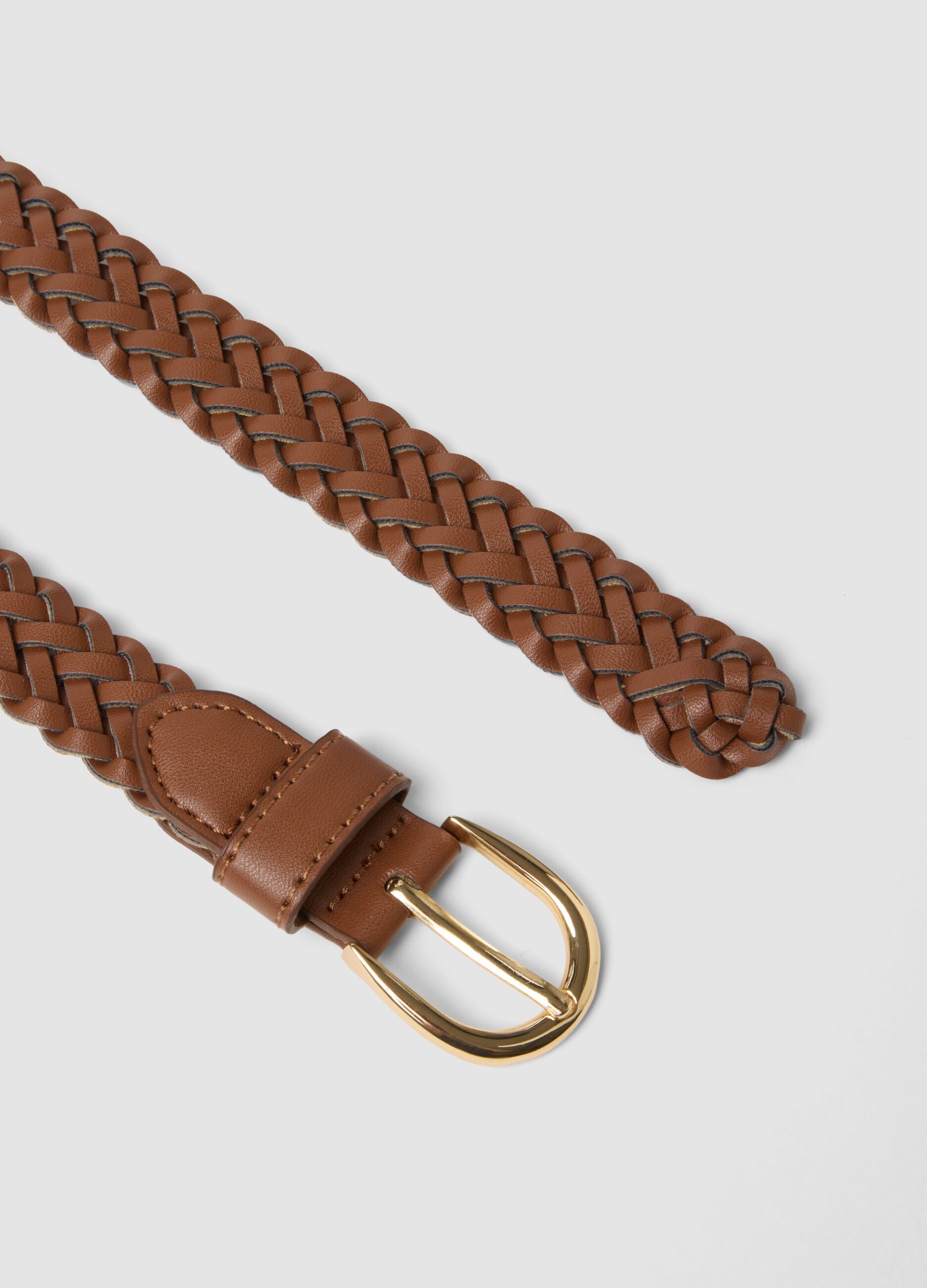 Cintura marrone intrecciata con fibbia dorata