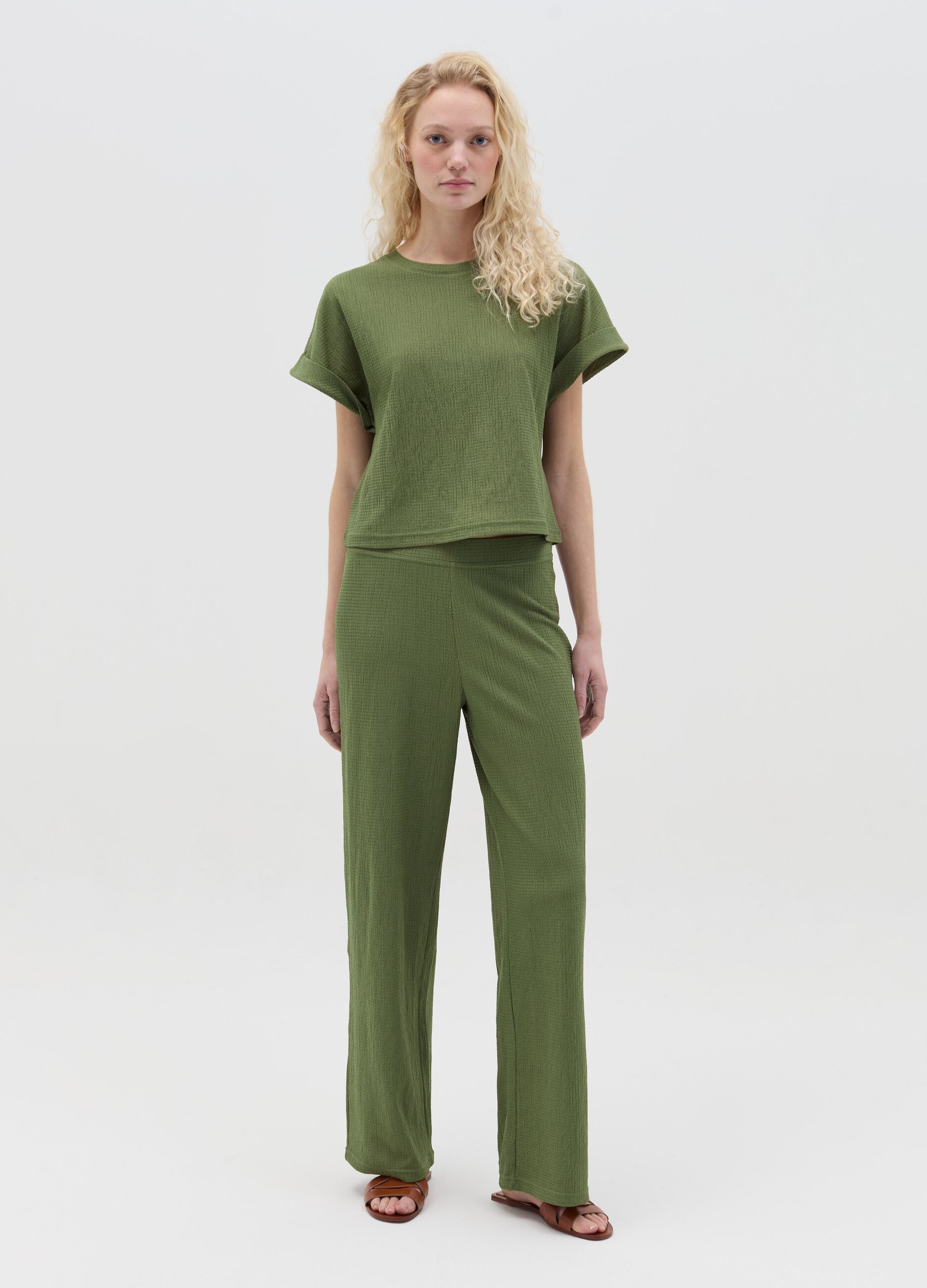 Green short-sleeved T-shirt with waffle weave