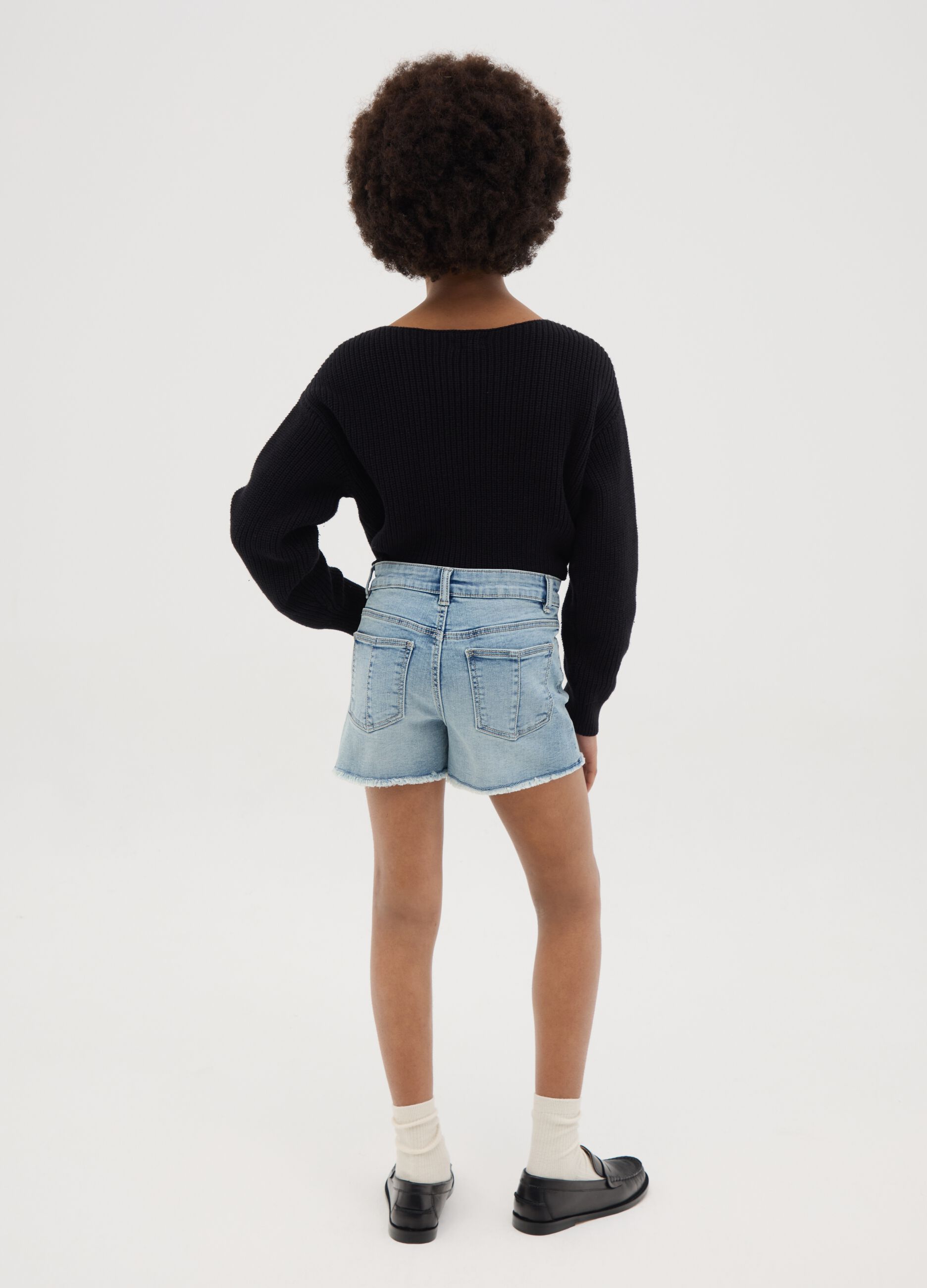 Denim shorts with five pockets and fringed hem