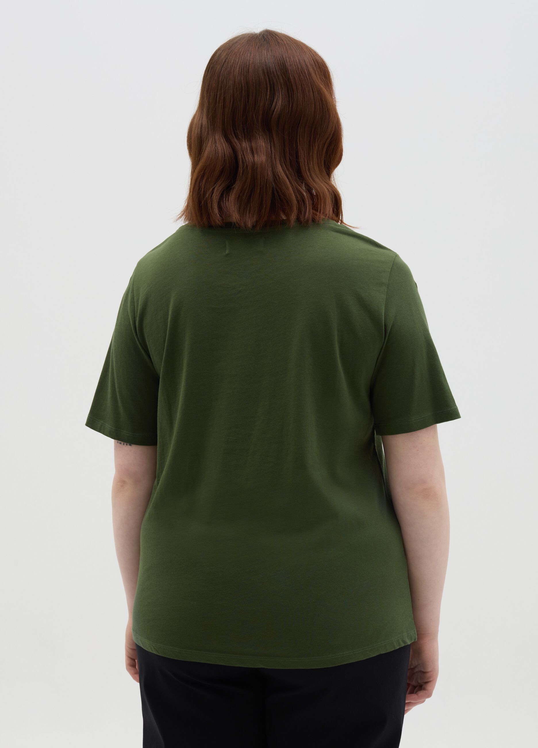 Curvy green T-shirt with "La Dolce Vita" print in cotton