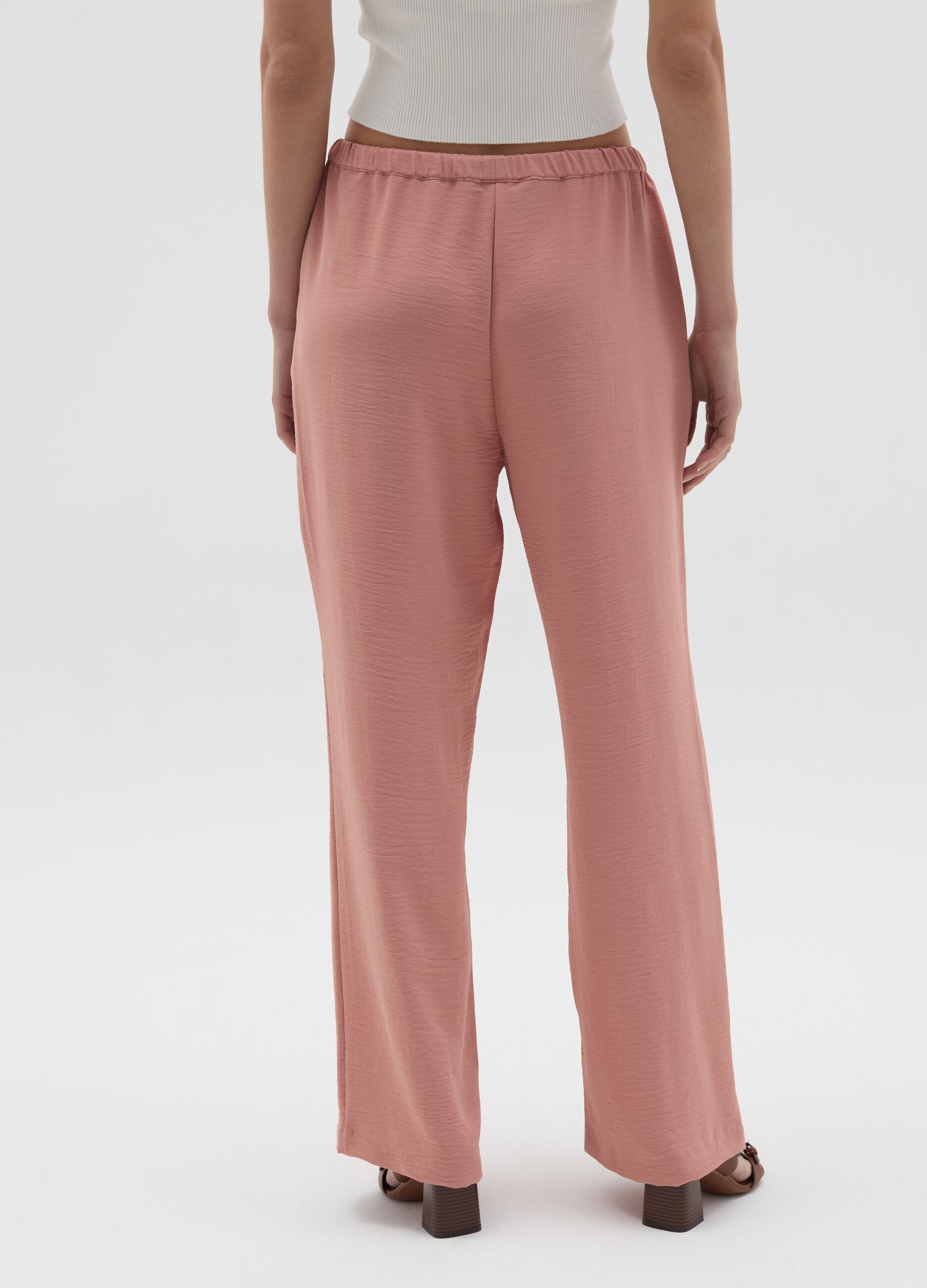 Crinkle-effect fluid trousers