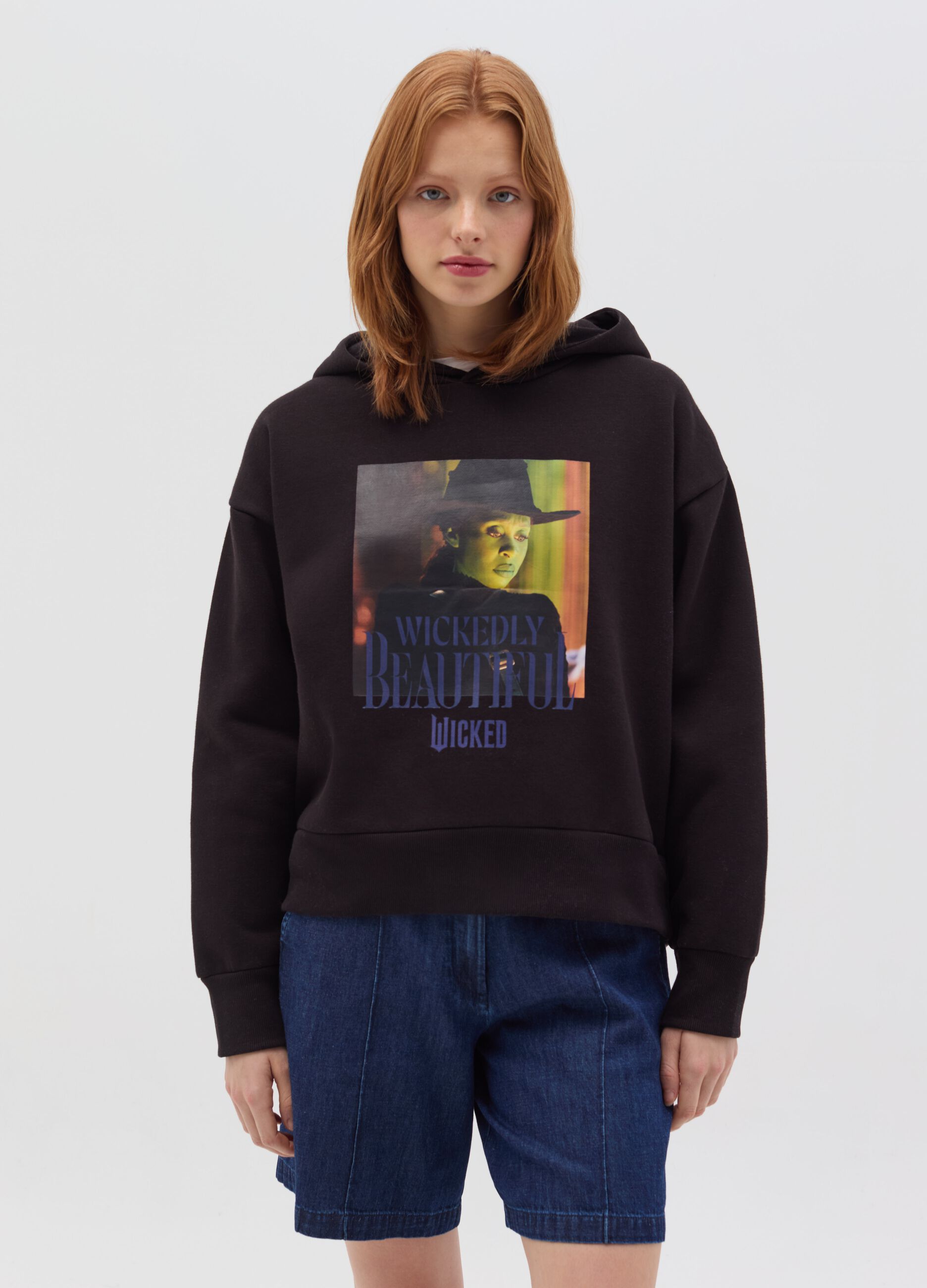 Sweatshirt with hood and Wicked print