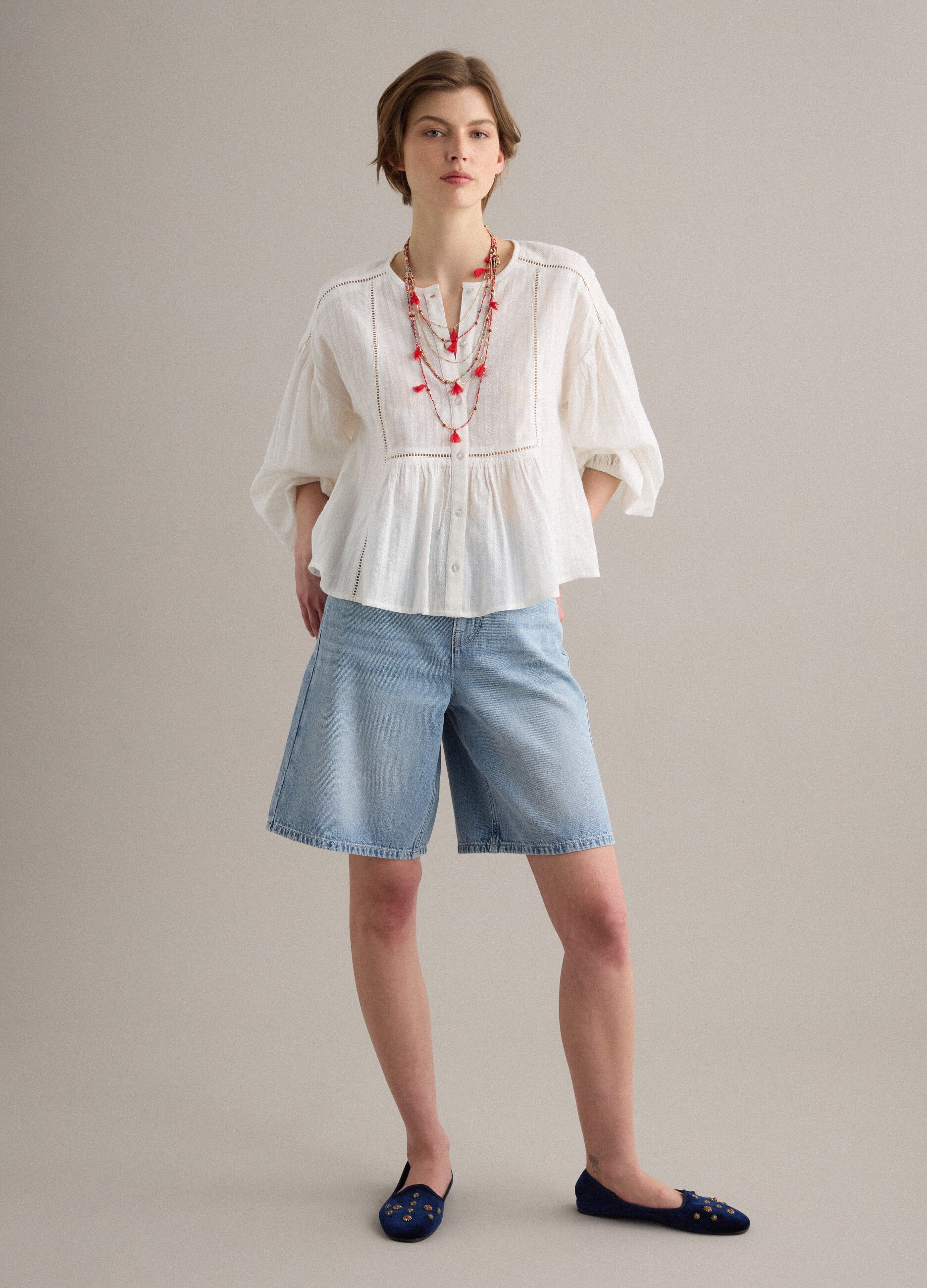 Camicia bianca in puro cotone regular fit con inserti traforati