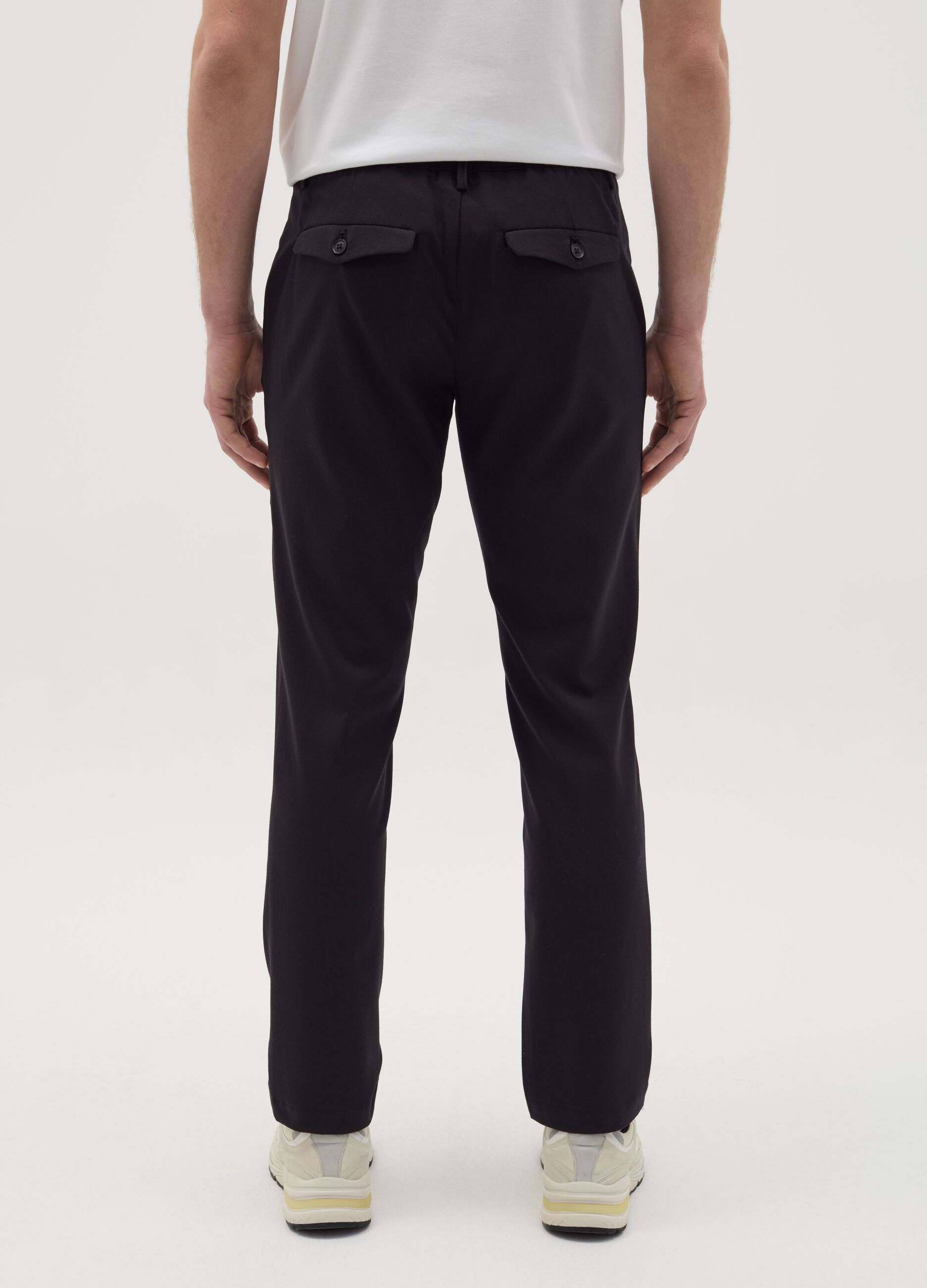 Jogger trousers with drawstring inside