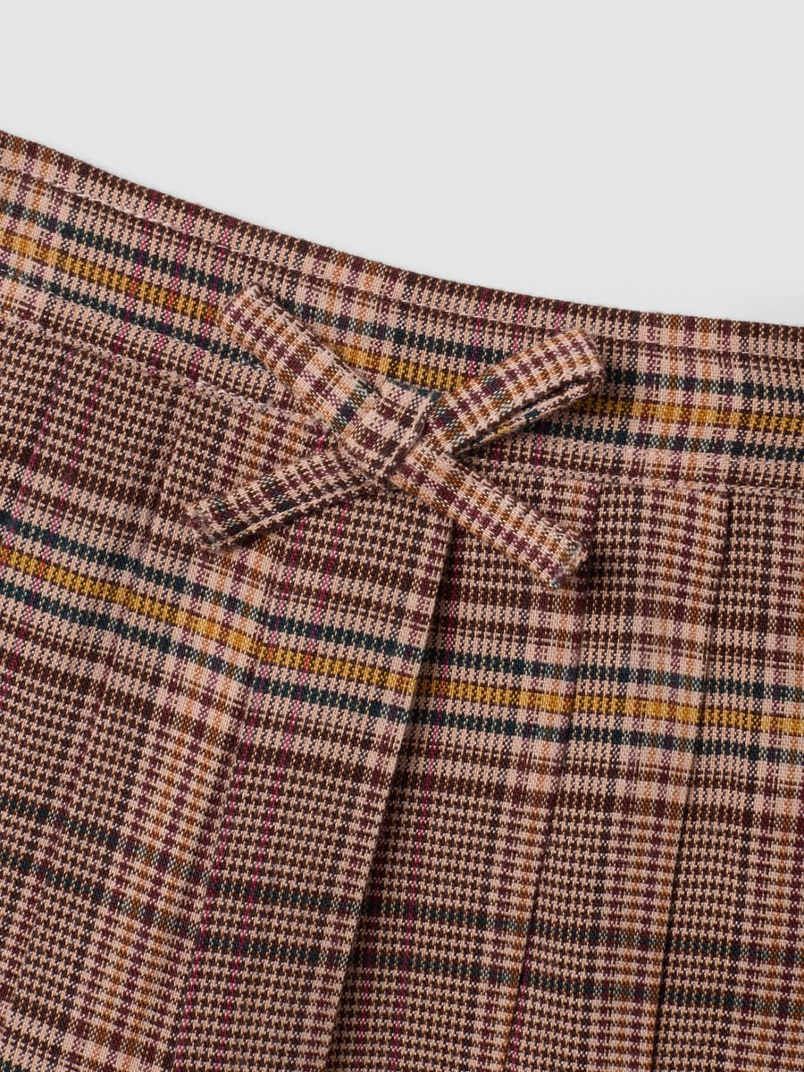 Brown pleated checked stretch viscose skirt for baby girls_2