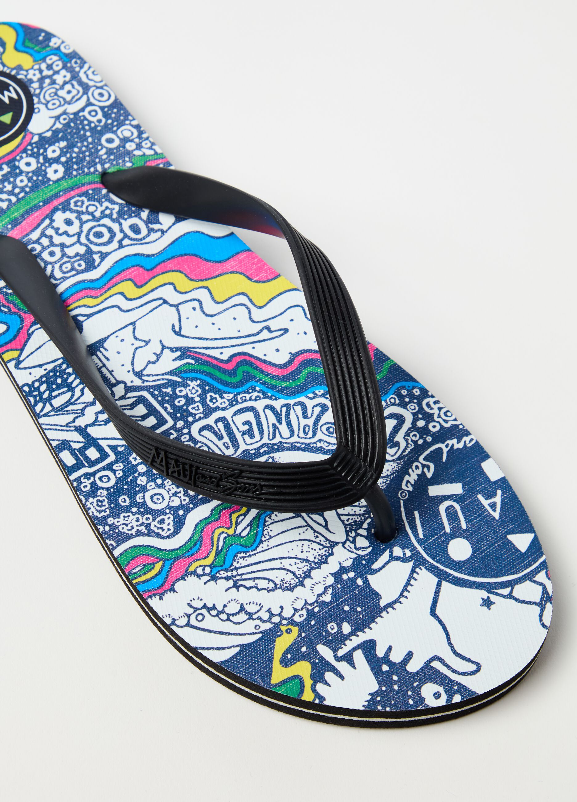 Thong sandals with surfer print