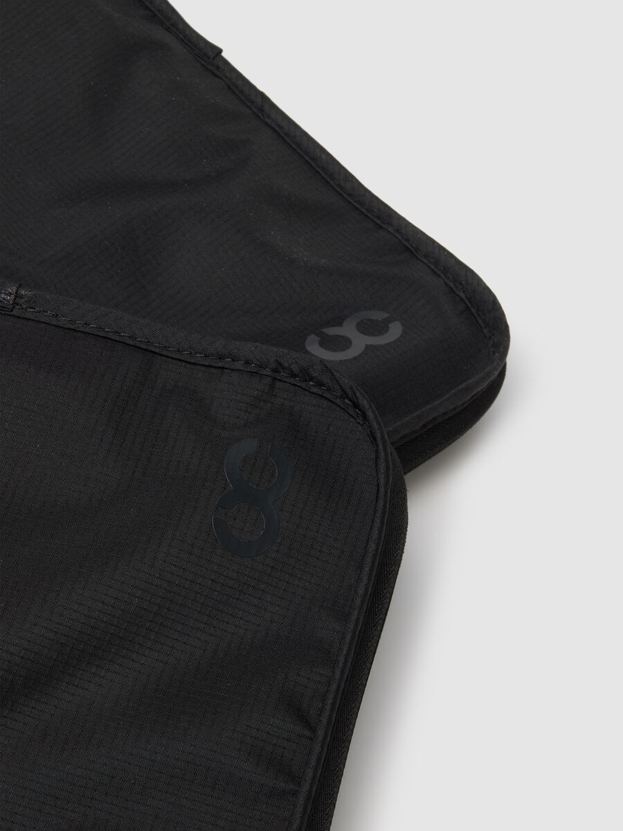 Borsa a spalla utility nera con design compatto_2