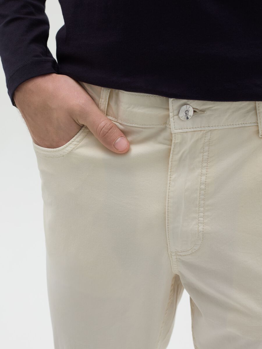 Slim-fit trousers in cotton poplin_2