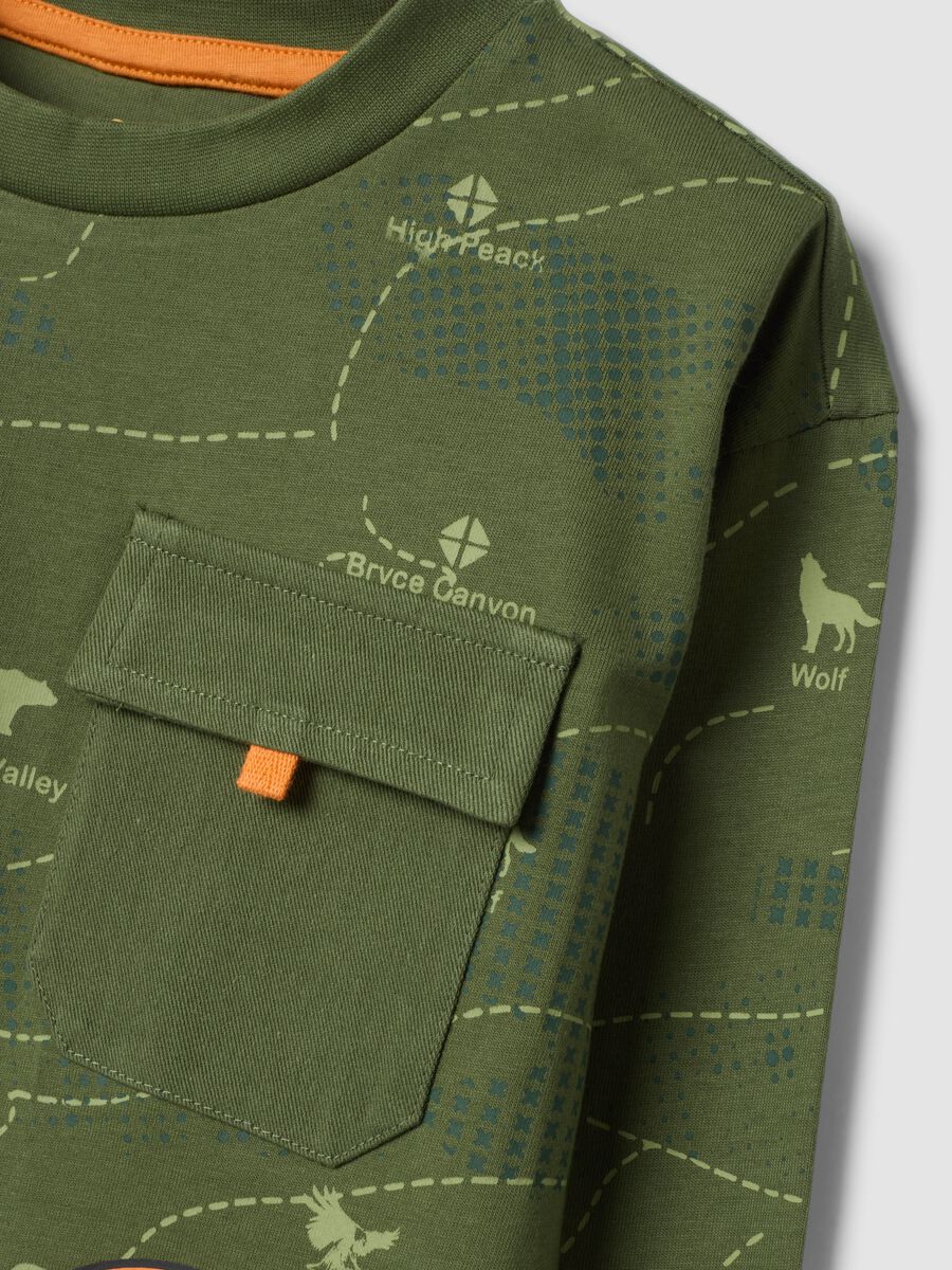 T-shirt over verde in puro cotone con patch decorative_2