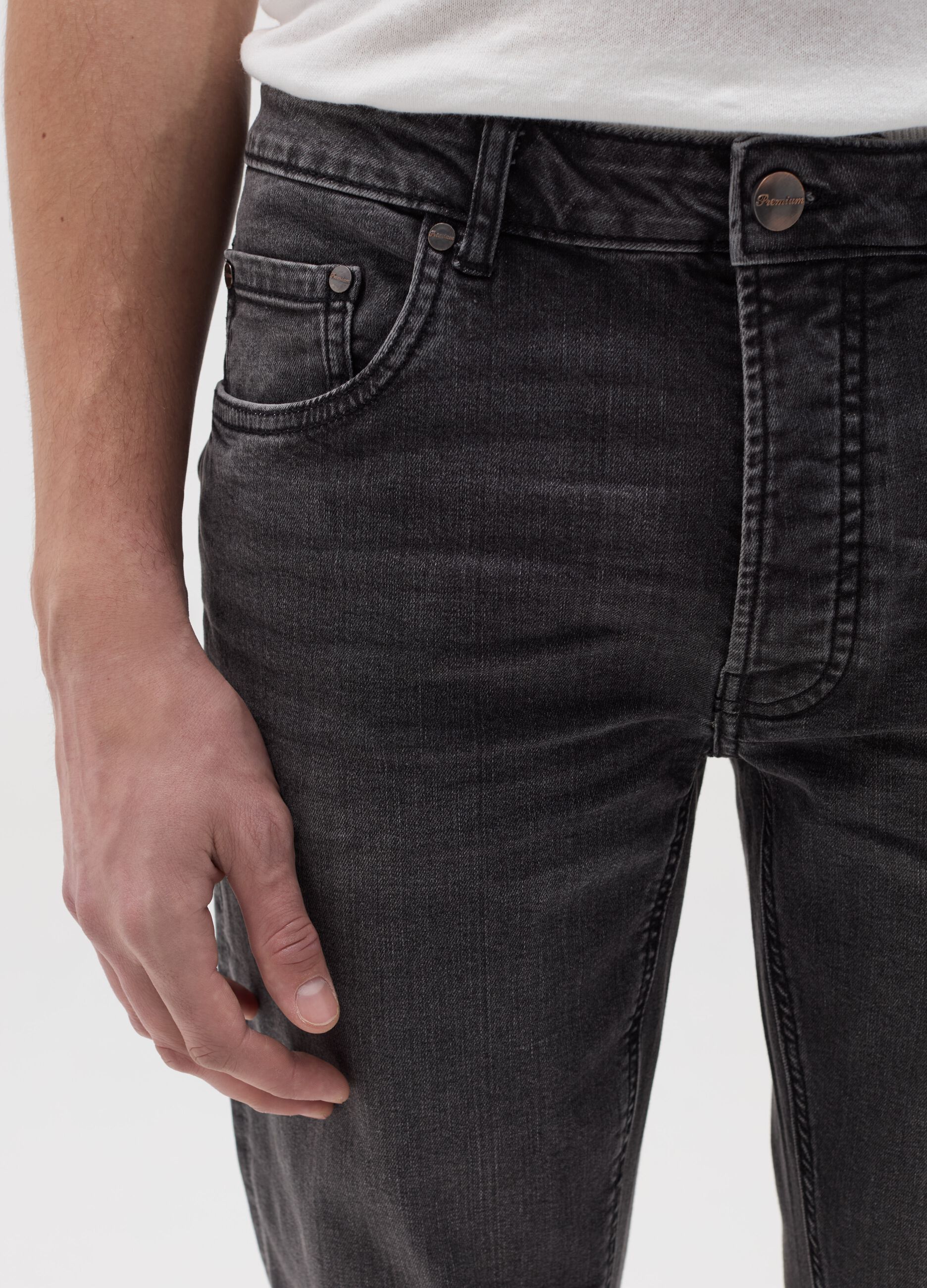 Slim-fit jeans with five pockets