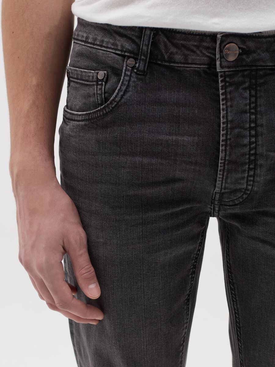 Slim-fit jeans with five pockets_3