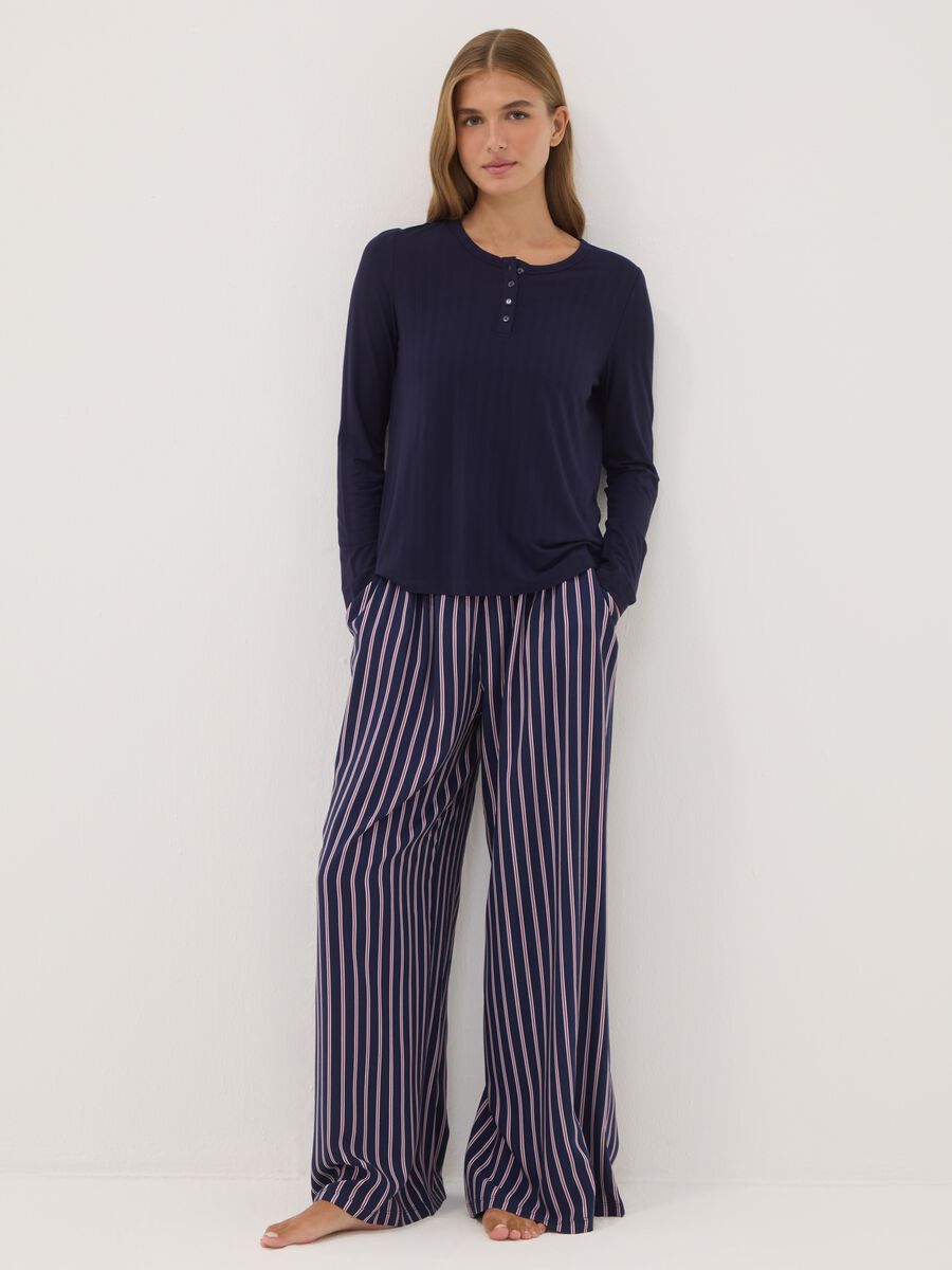 Maglia pigiama blu in viscosa elasticizzata a costine_2