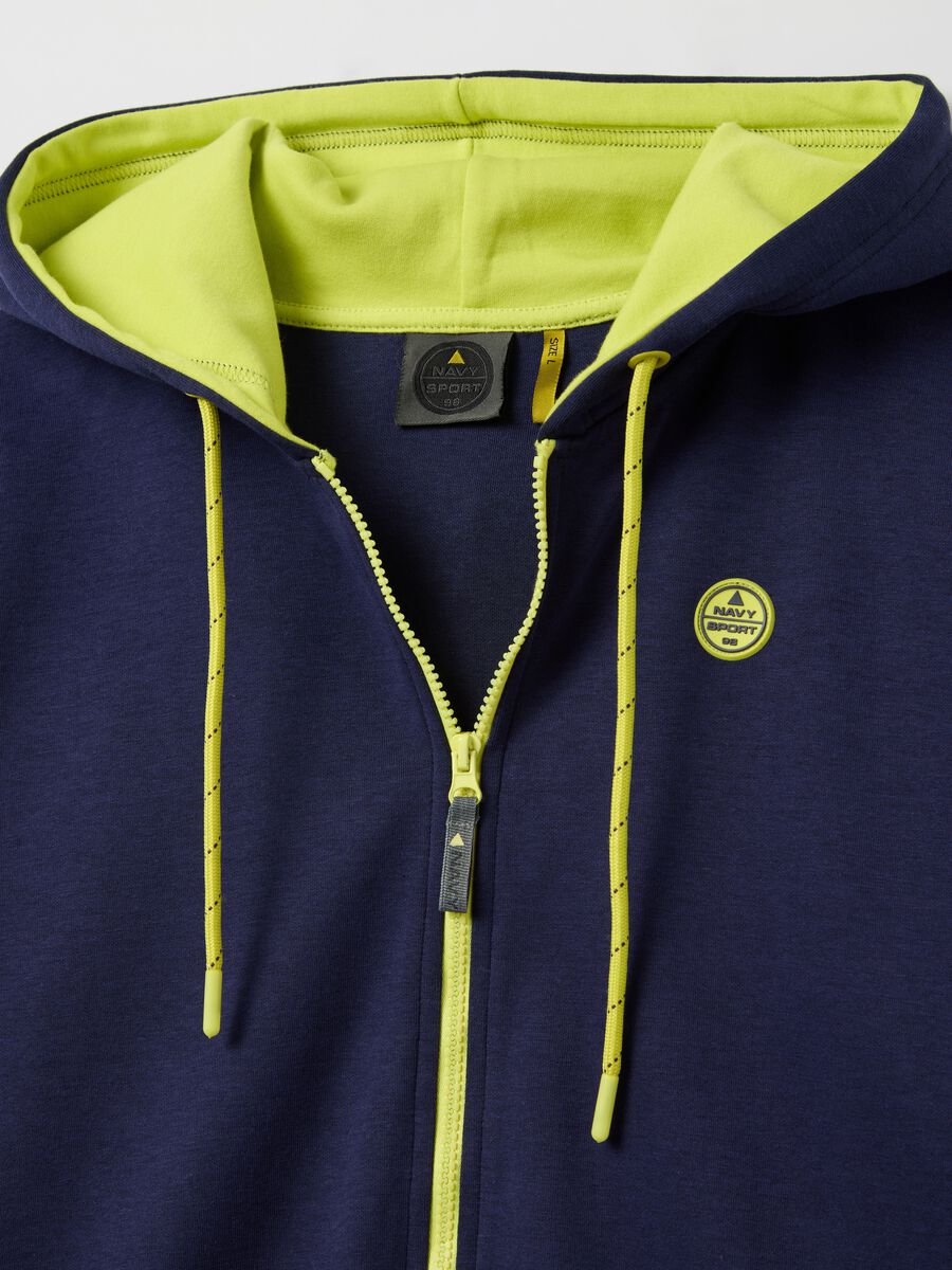 Blue full-zip sweatshirt with hood and yellow details_5