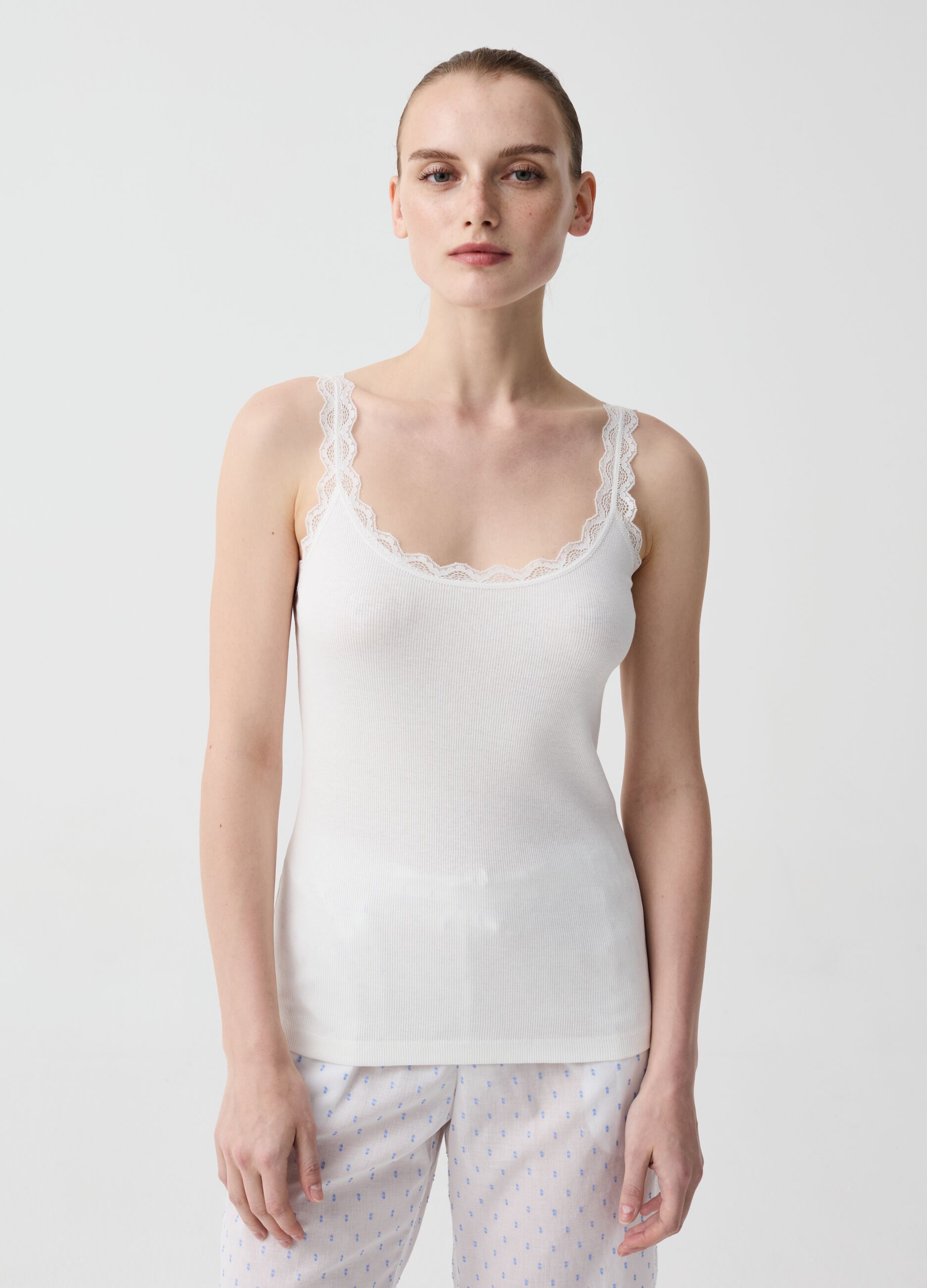 Organic cotton vest with lace