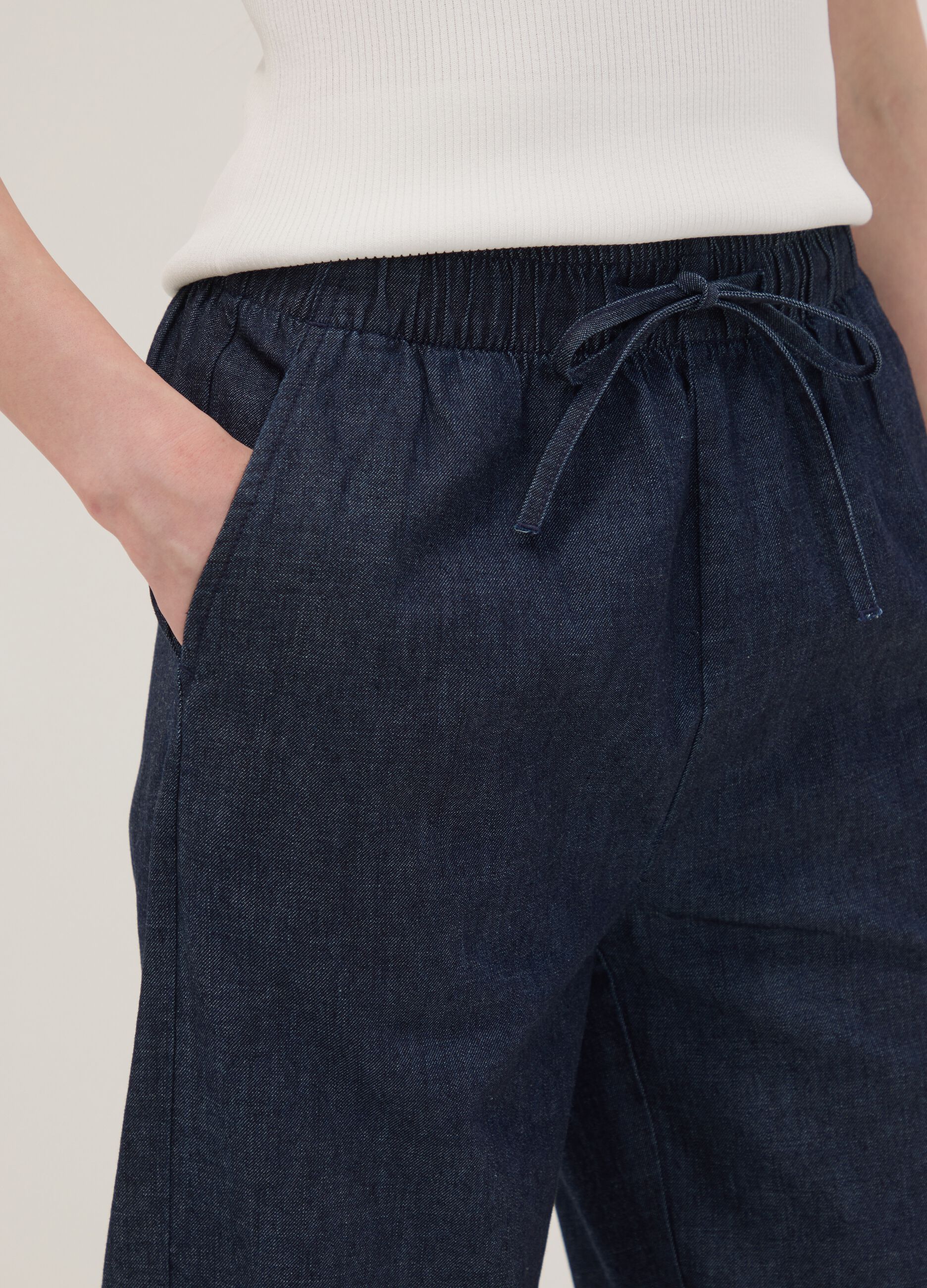 Pantaloni denim blu in puro cotone wide leg con coulisse