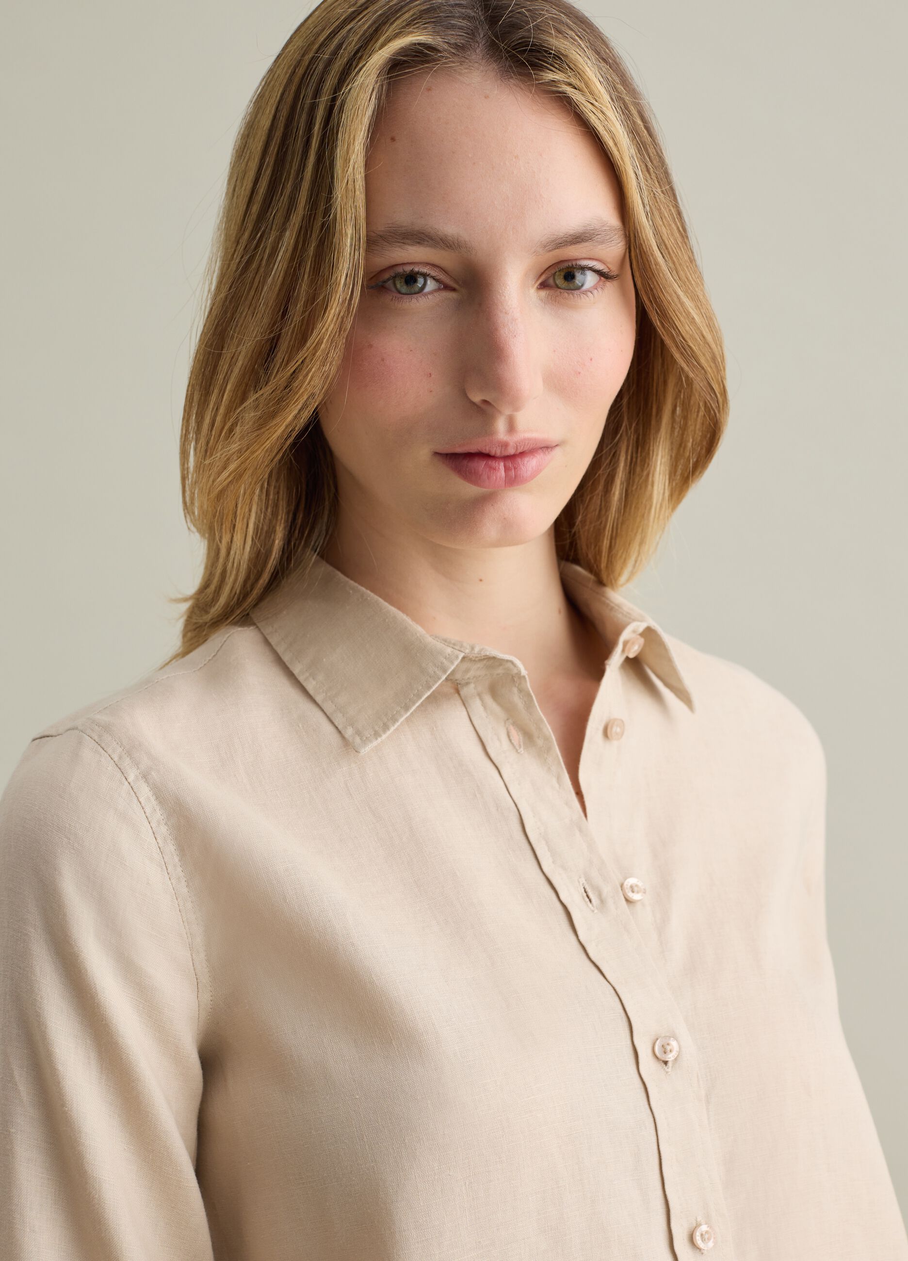 Camicia regular fit in lino beige