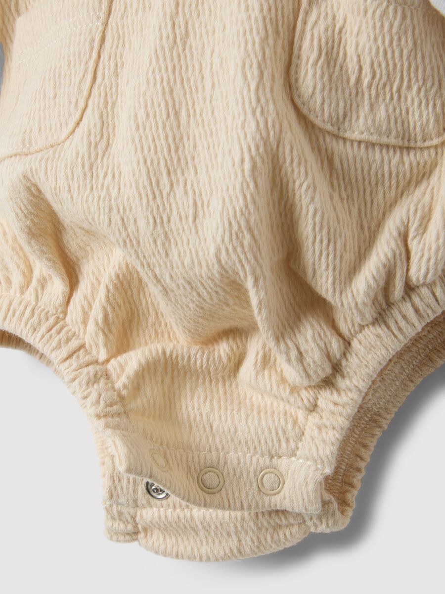 Multicolour pure cotton baby set with ruffles_3