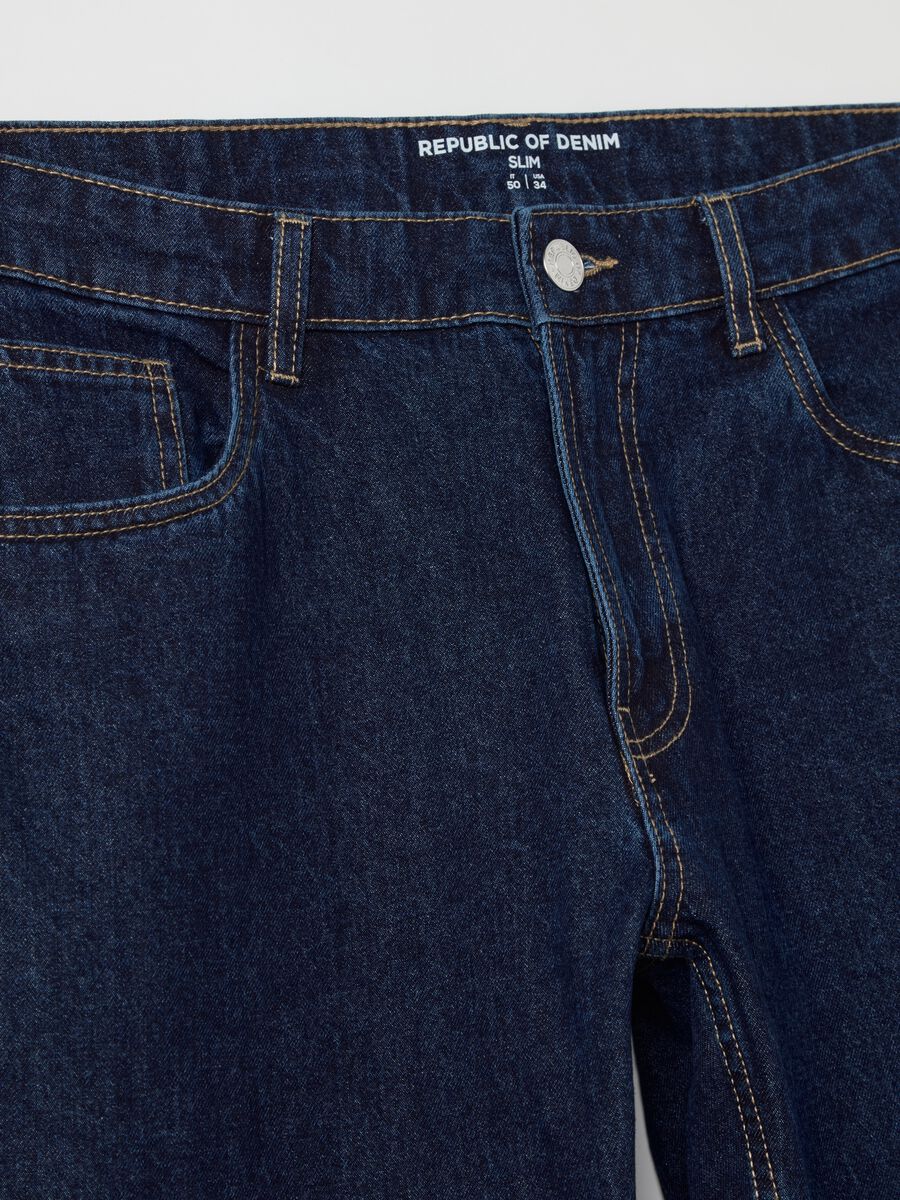 Slim-fit jeans with five pockets_5