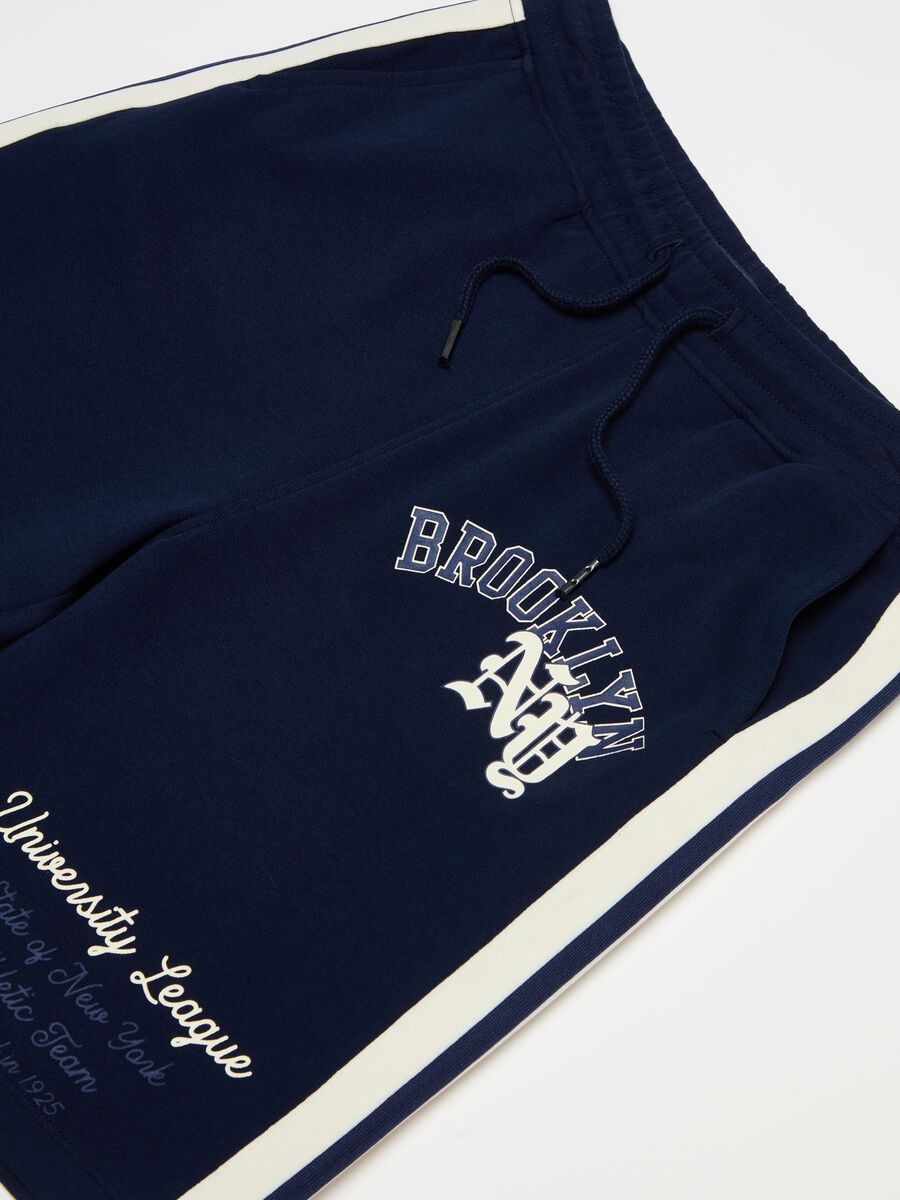 Bermuda joggers with college print_2