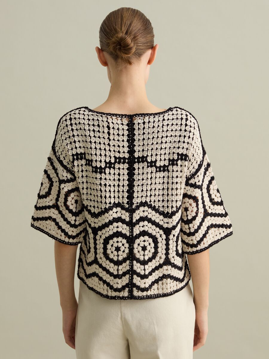 Crochet T-shirt with geometric motif_3