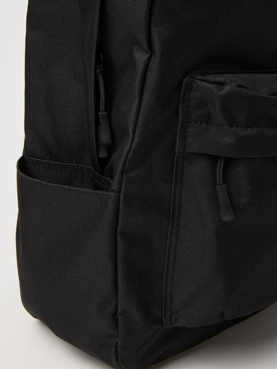 Black sports backpack with large pockets_2