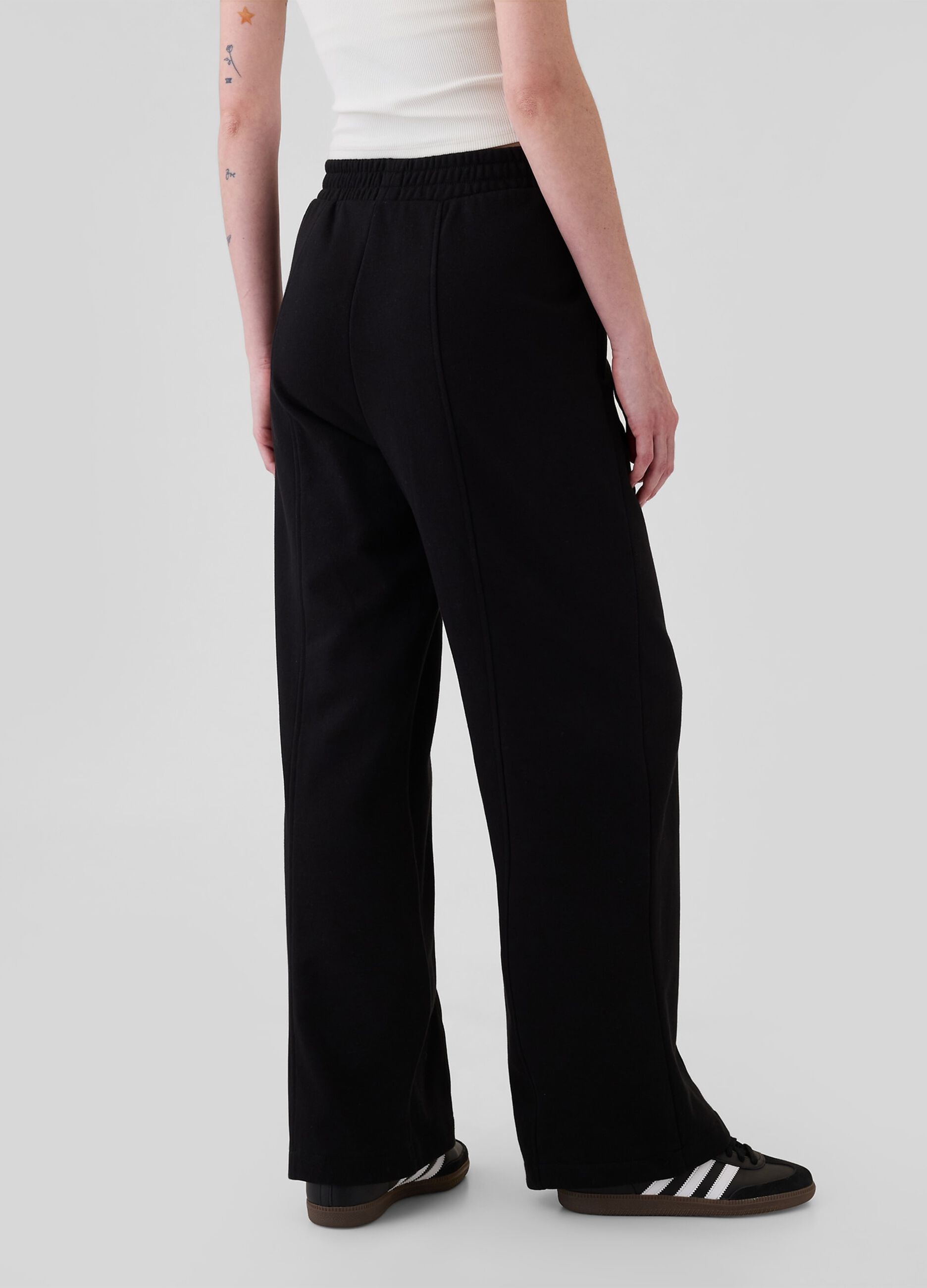 Straight-fit jogger trousers with raised stitching