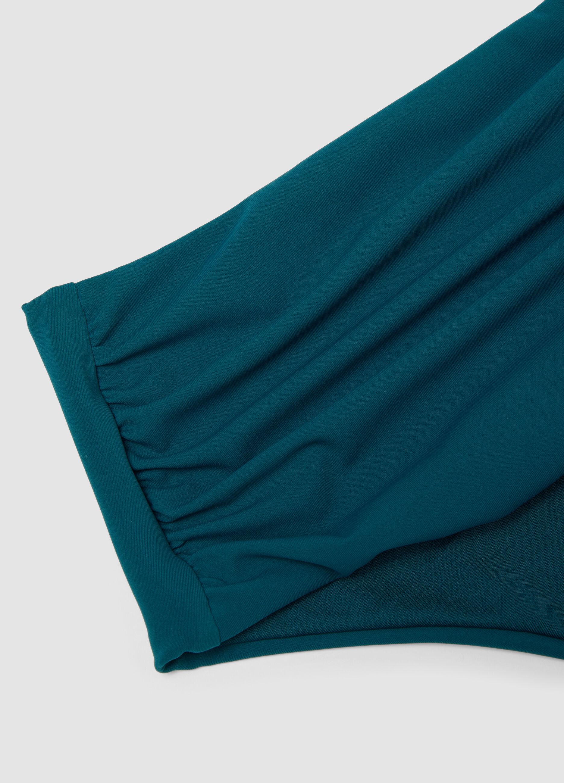 Slip bikini verde in tessuto elasticizzato a vita alta con effetto shaping