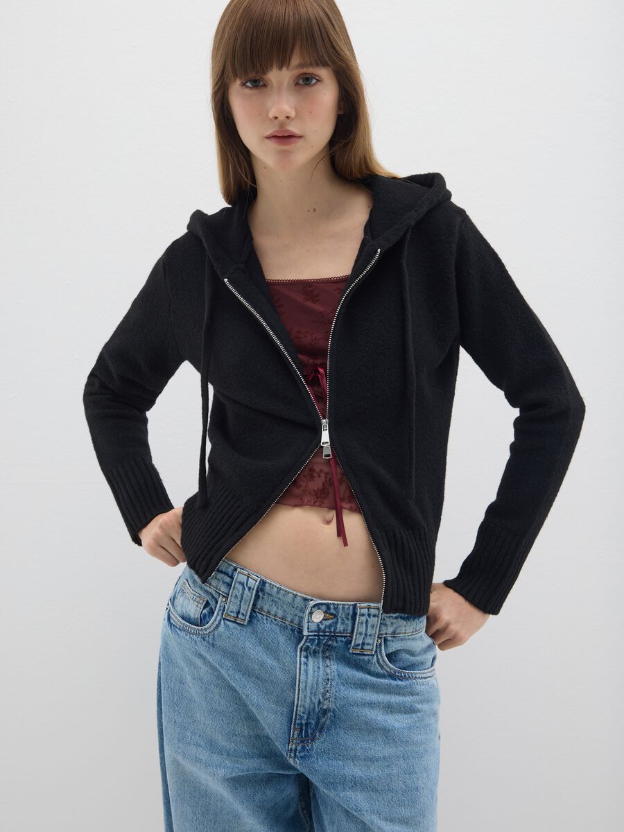 Cardigan con cappuccio nero regular fit con zip_3