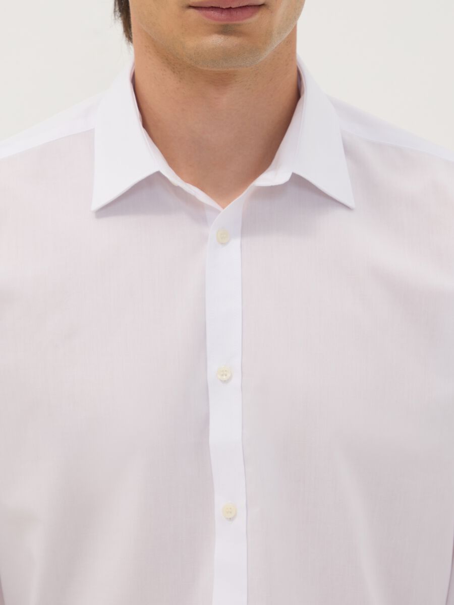 White slim-fit easy-iron shirt with classic collar_1