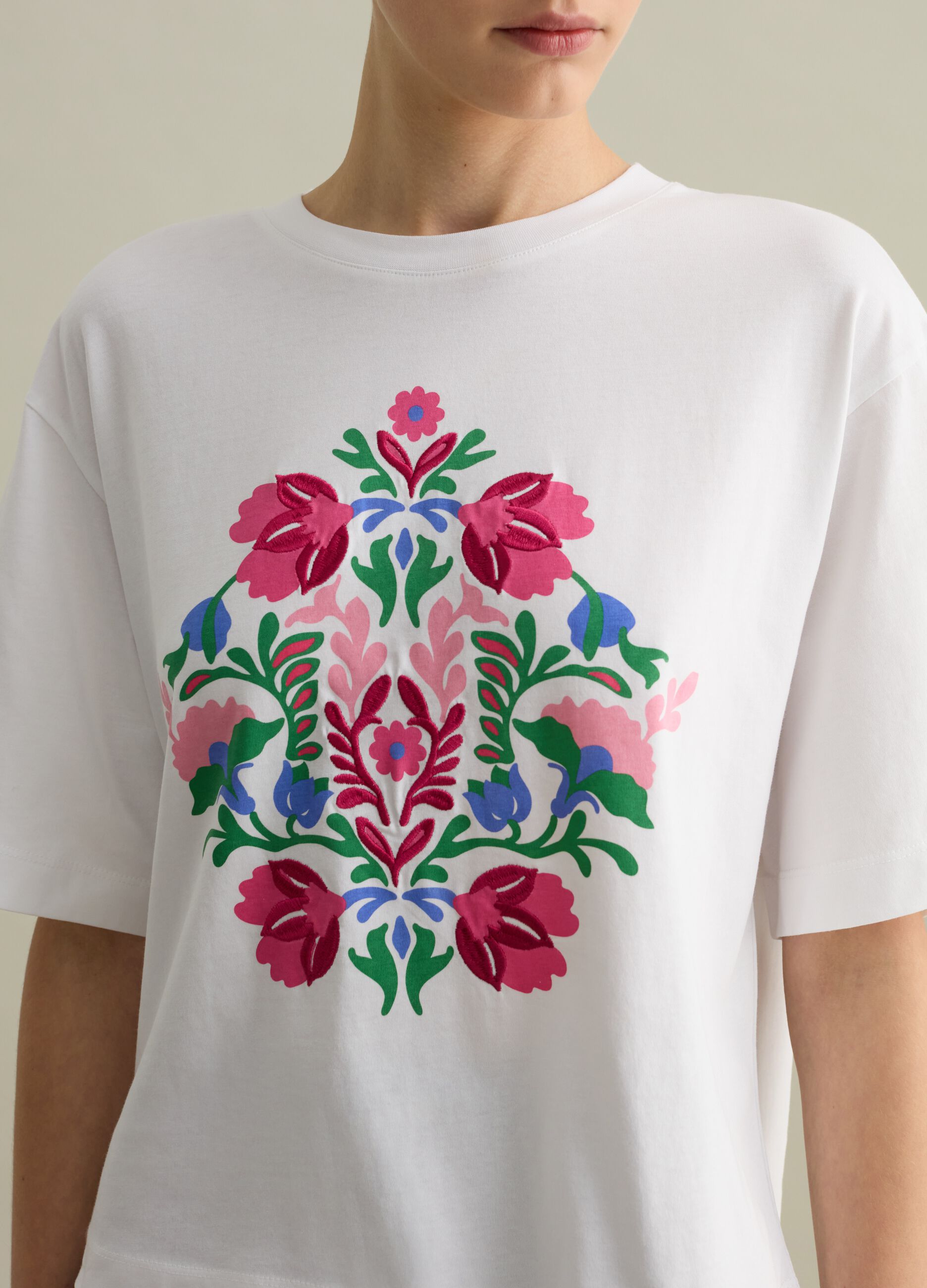White boxy-fit T-shirt with floral embroidery