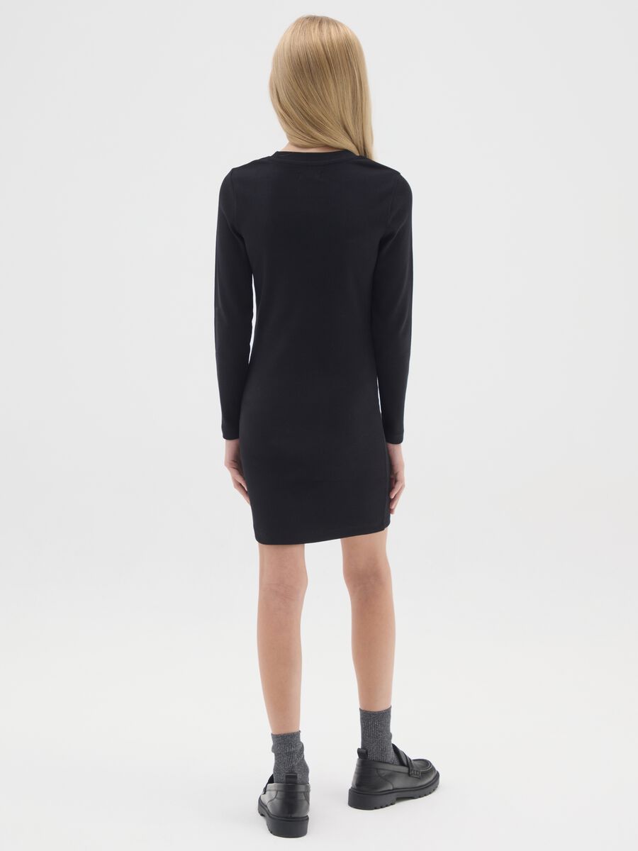 Abito nero da ragazza in cotone elasticizzato vestibilità fitted con cuore_1