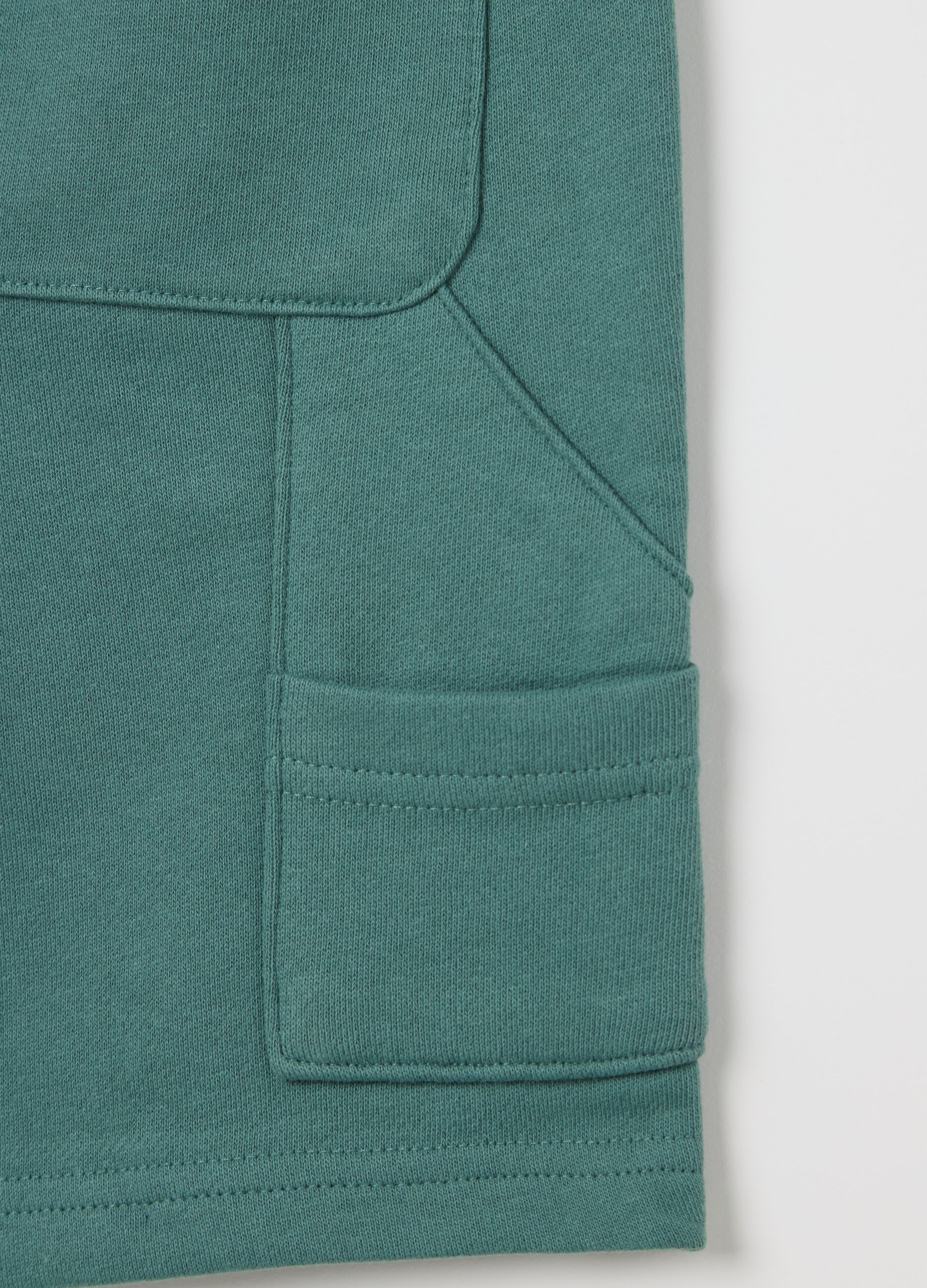 Green worker Bermuda shorts in cotton with drawstring