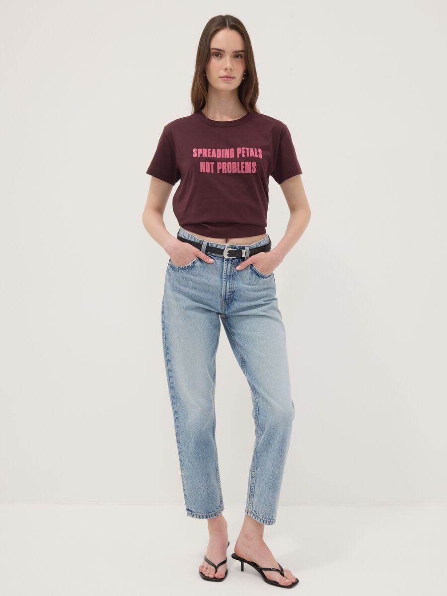 T-shirt rossa in puro cotone con scritta frontale regular fit_1