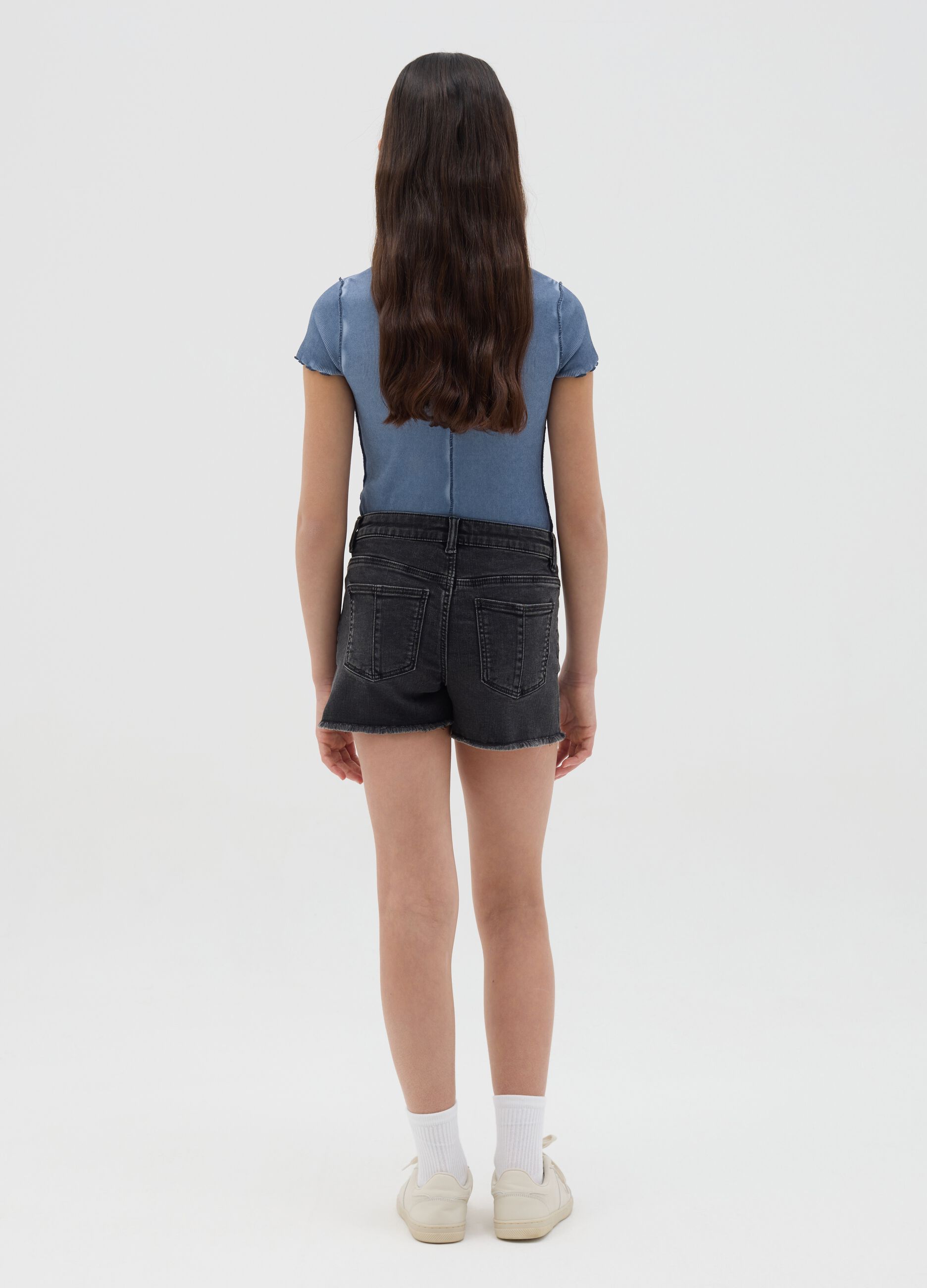 Black shorts with five pockets and fringed hem