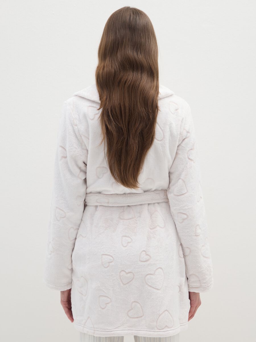 White dressing gown with pockets and hearts_2
