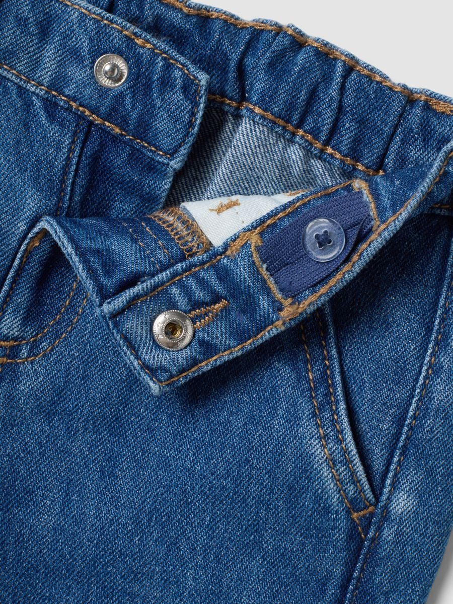 Pantaloni blu in denim cargo in misto cotone e viscosa per bimbo_3