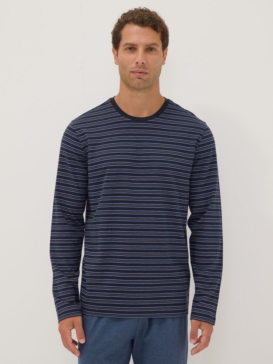 Pigiama blu navy in puro cotone organico a righe con girocollo_1