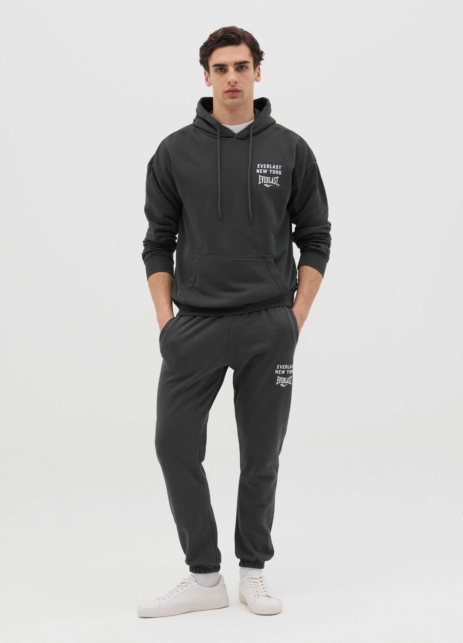 Slim-fit joggers with drawstring and logo print