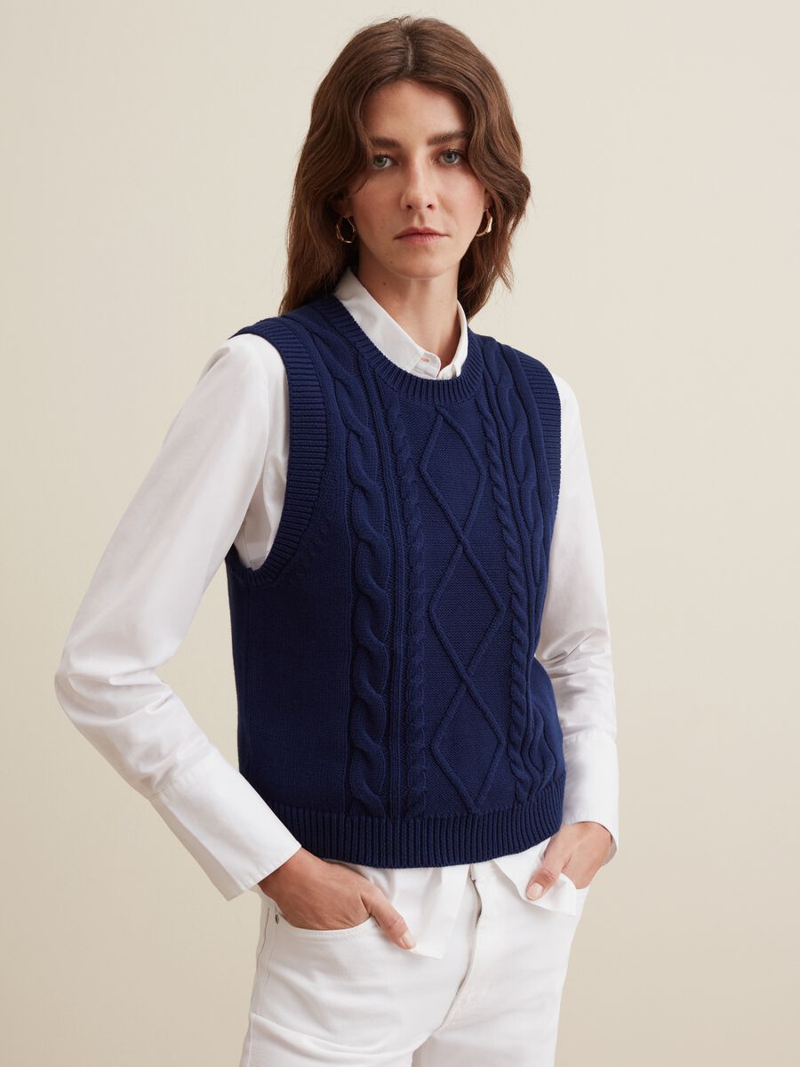Gilet chiuso con lavorazione intrecciata_1