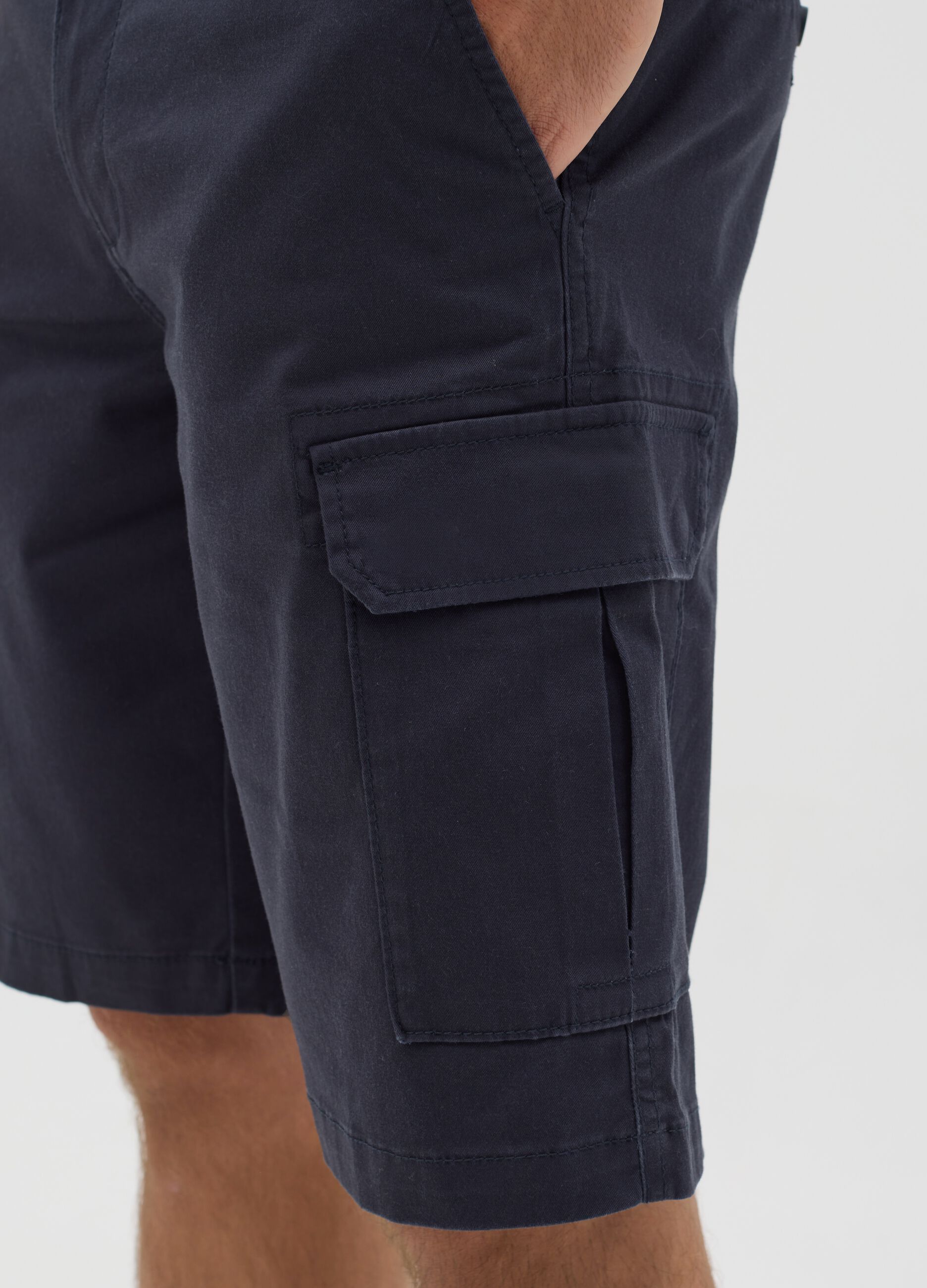 Blue stretch cotton cargo Bermuda shorts