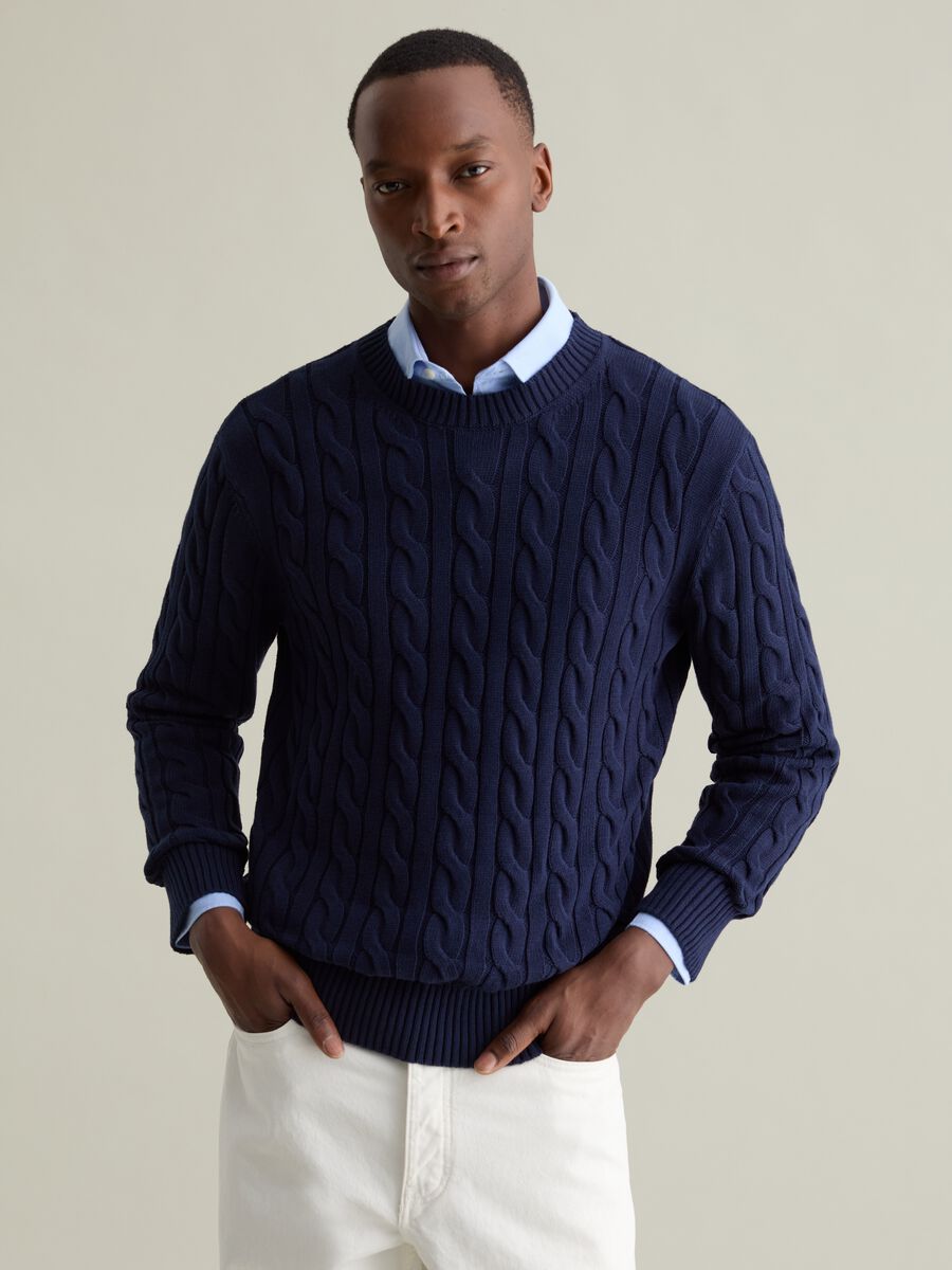 Pullover with cable-knit design_0