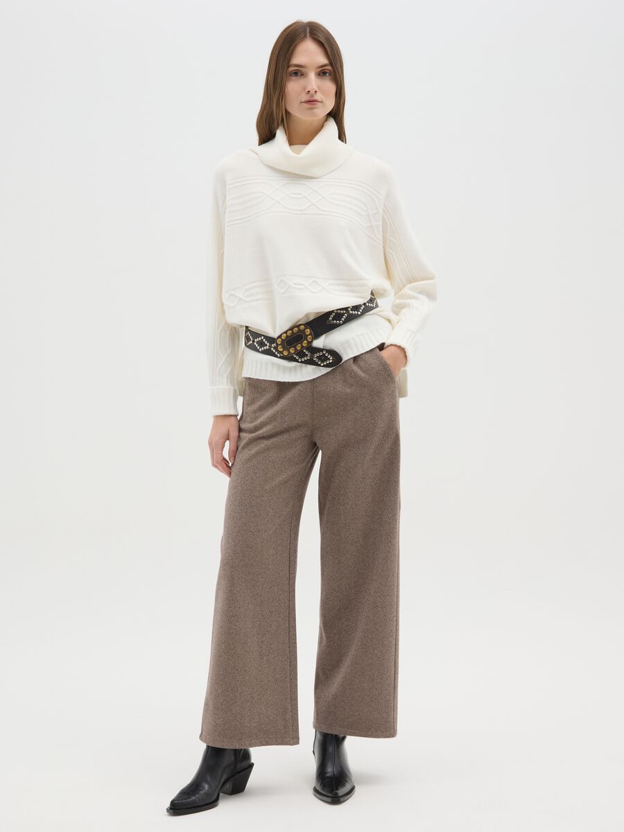 Maglione bianco a collo alto regular fit con ricami_1