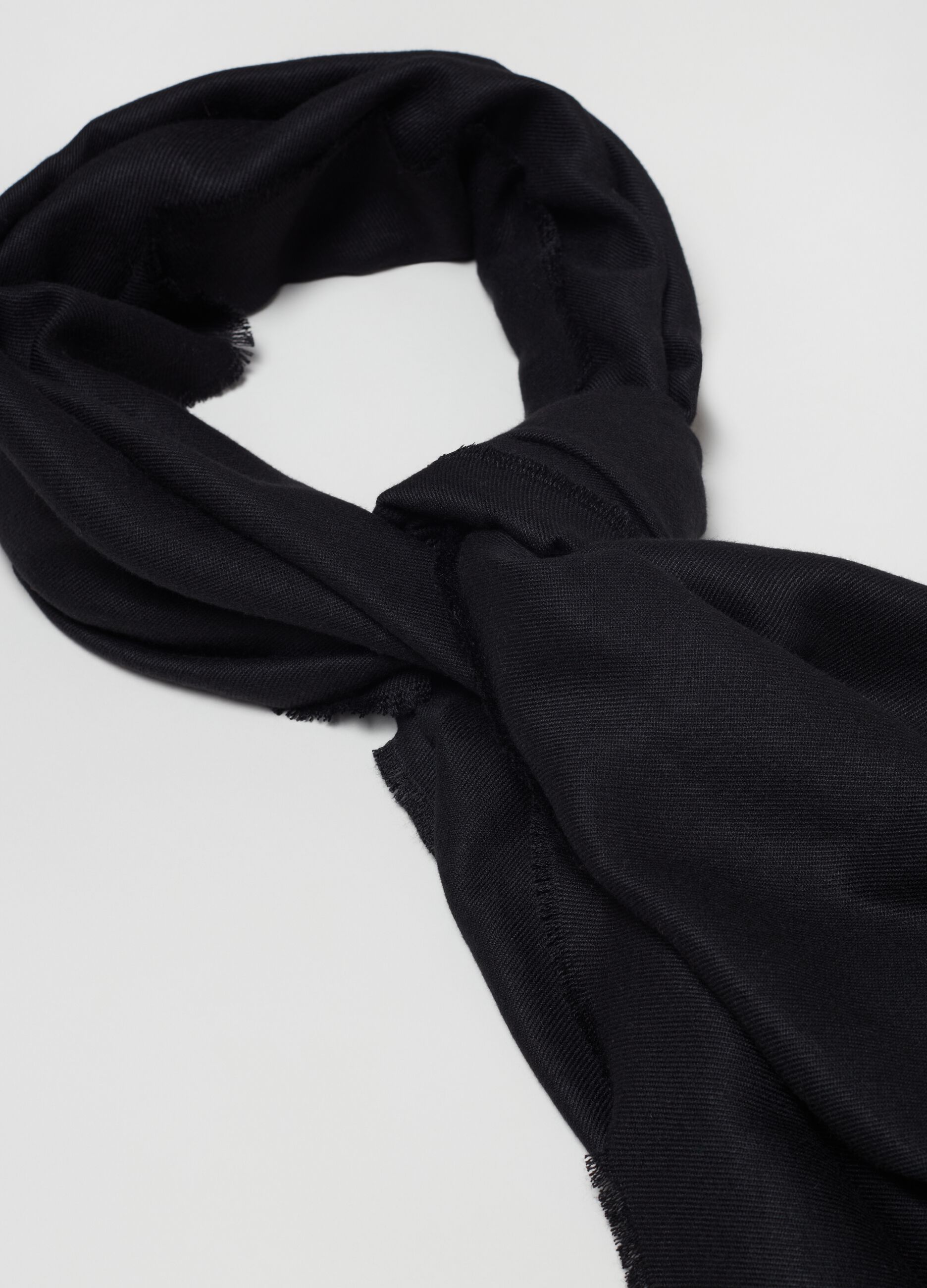 Pashmina con orlo sfrangiato_1