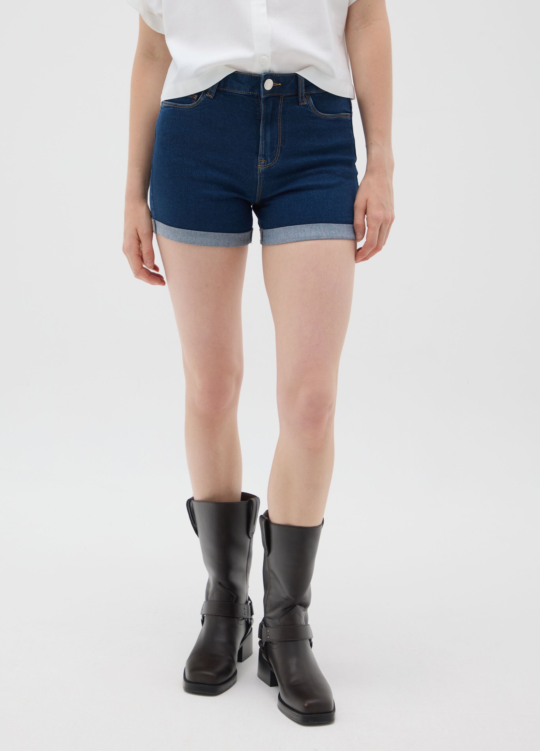 Women's blue denim shorts with regular fit