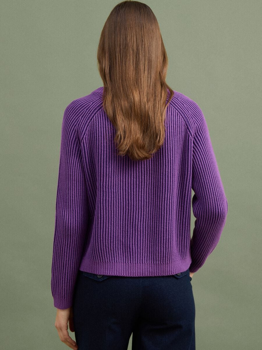 Cardigan viola in puro cotone a coste con girocollo_3